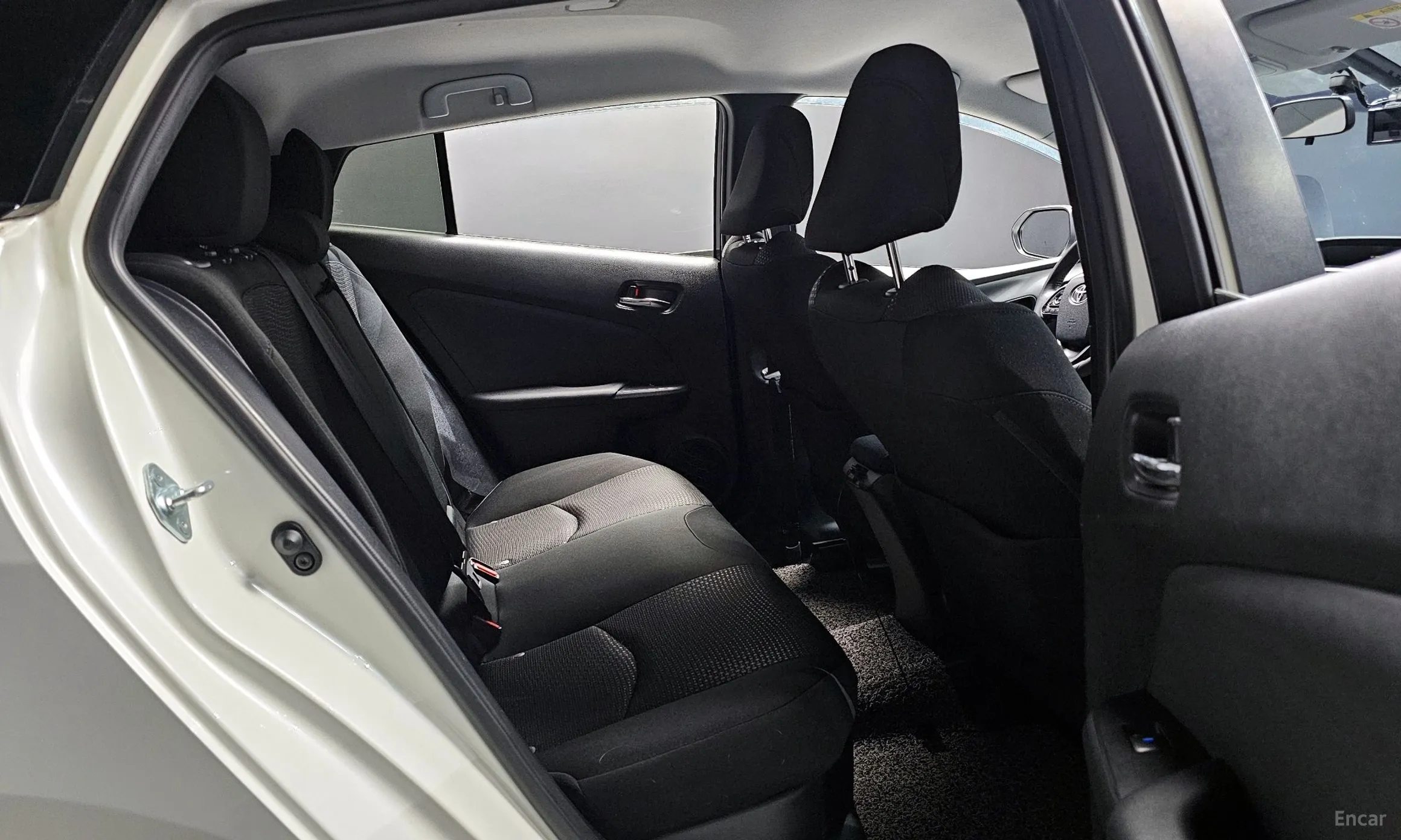 Toyota Prius 4th Generation превью 11