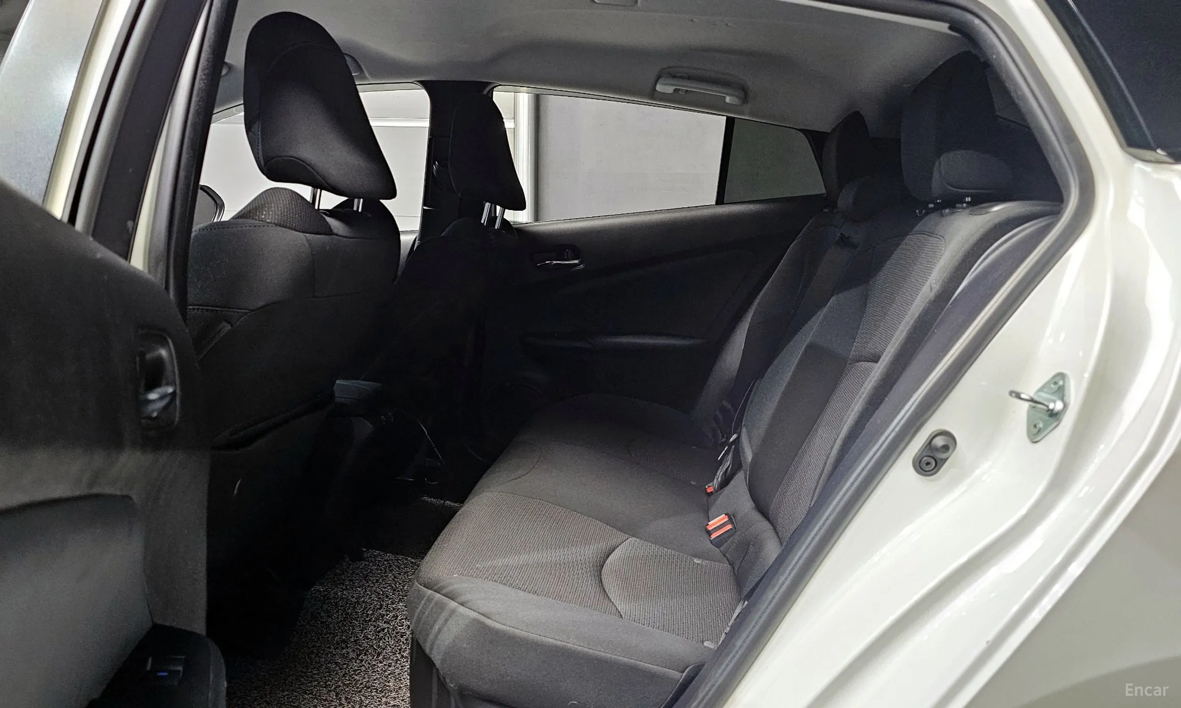 Toyota Prius 4th Generation превью 12