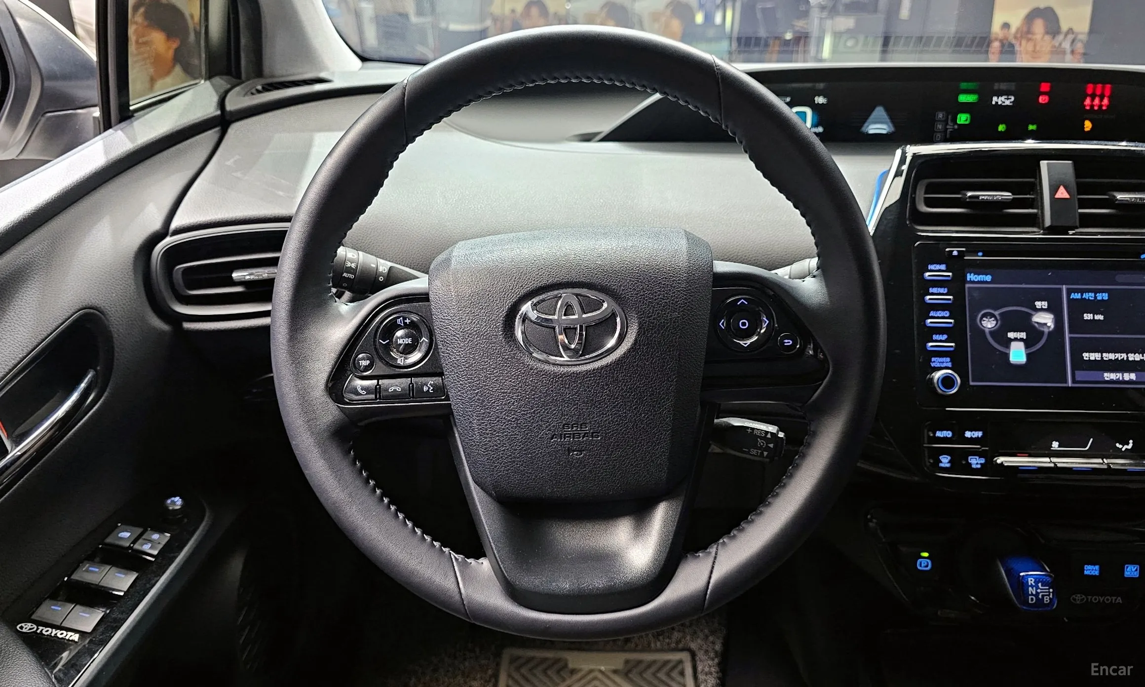 Toyota Prius 4th Generation превью 13