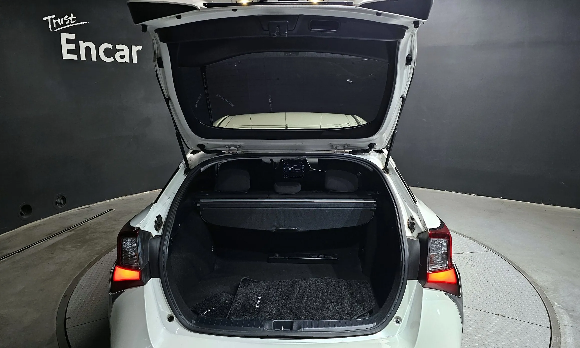 Toyota Prius 4th Generation превью 16
