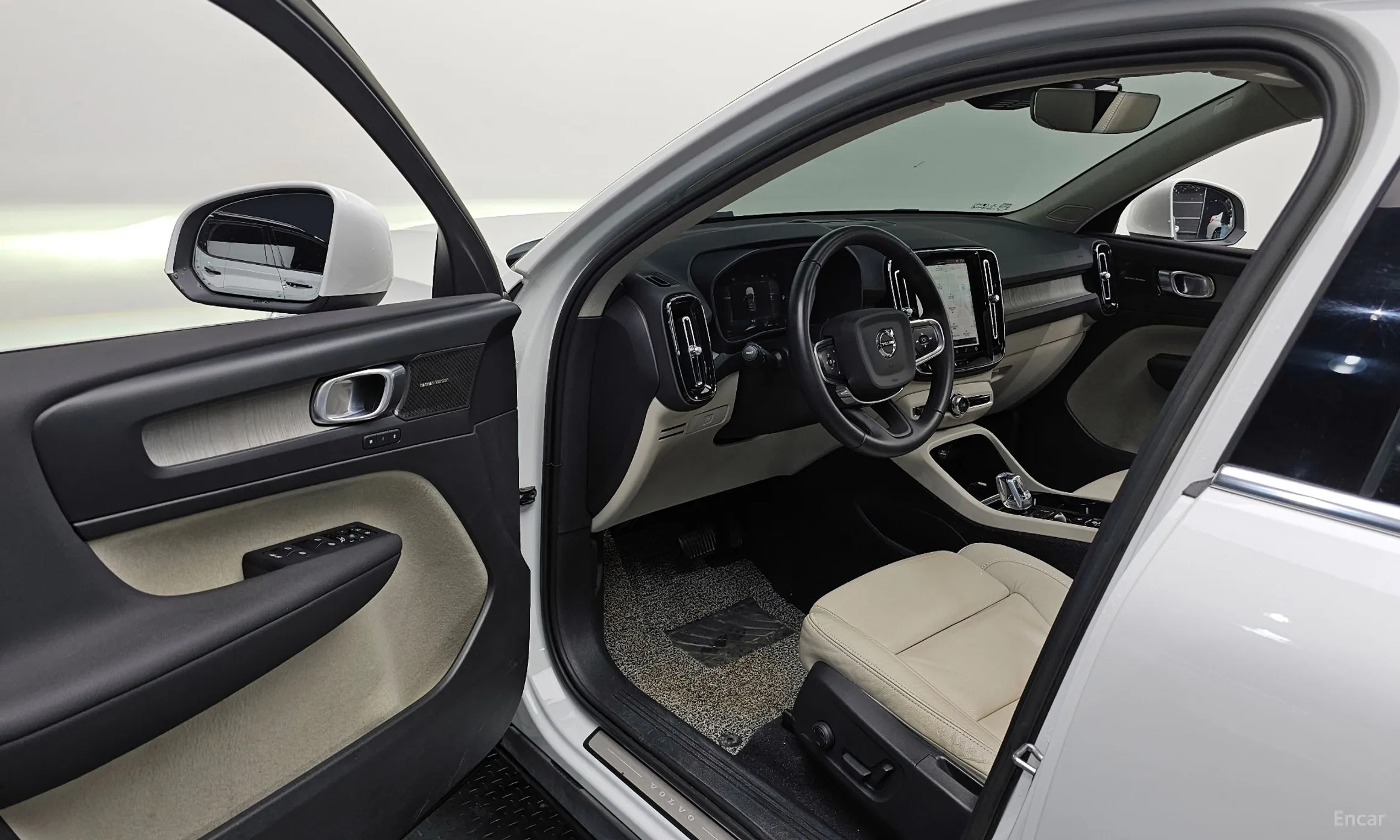 Volvo XC40 превью 10