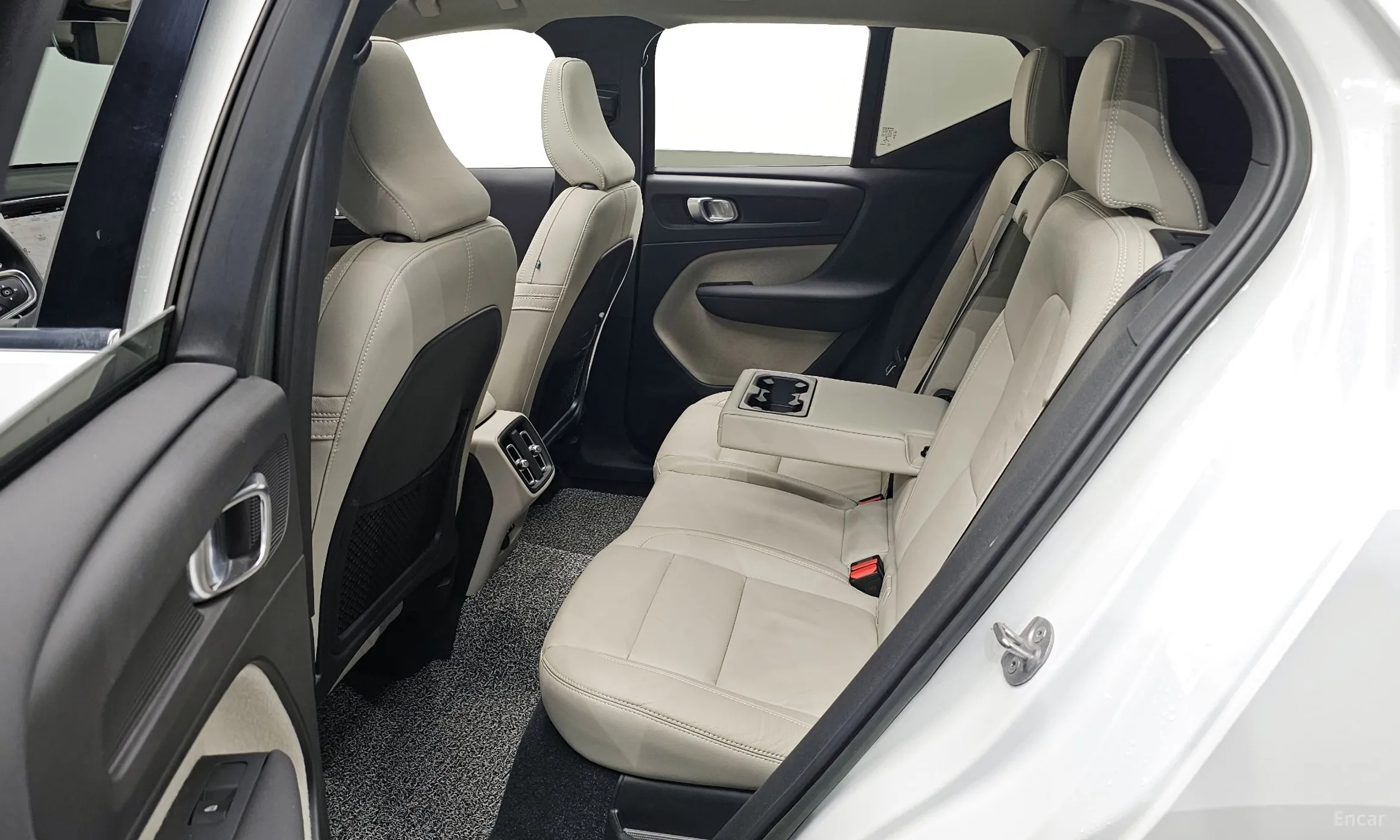 Volvo XC40 превью 11
