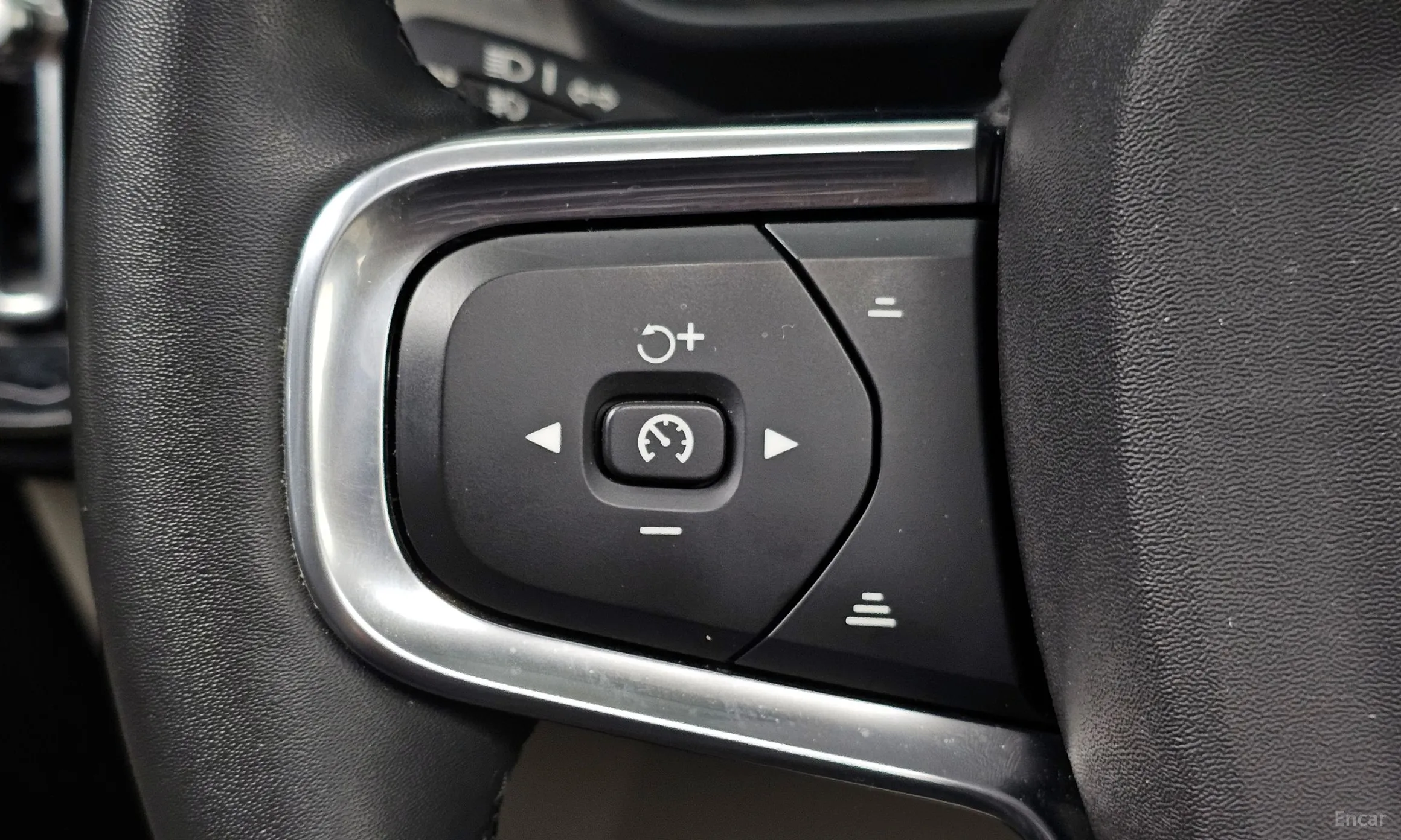 Volvo XC40 превью 16