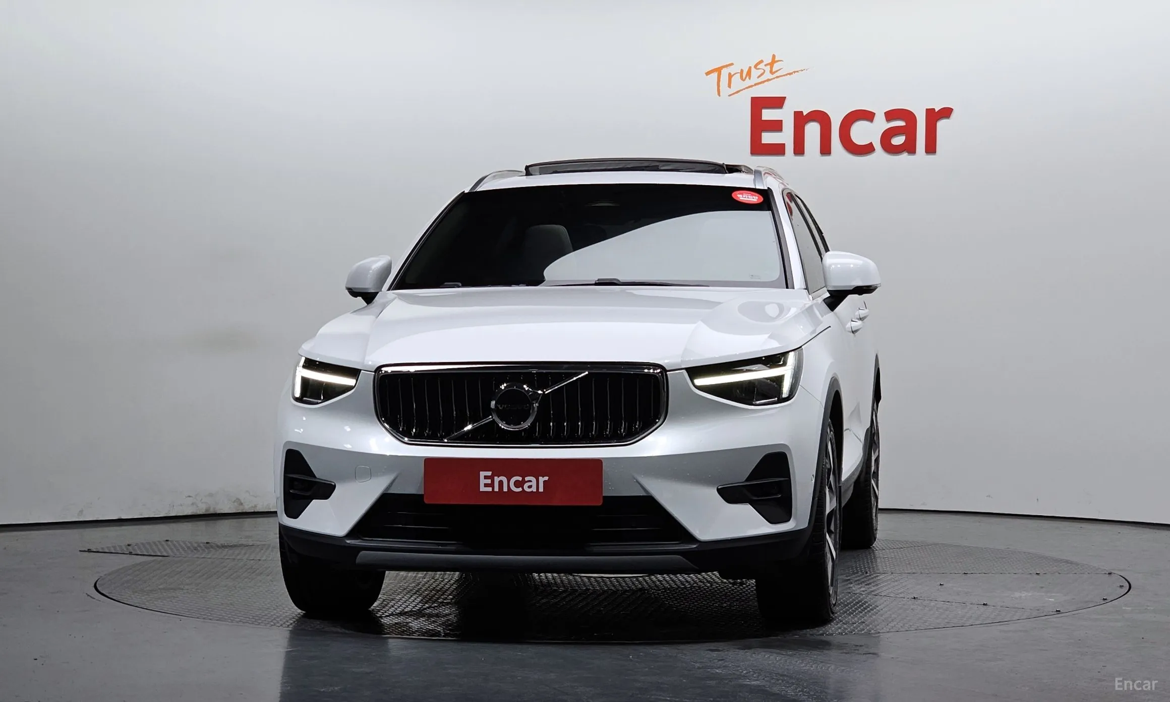 Volvo XC40 превью 3