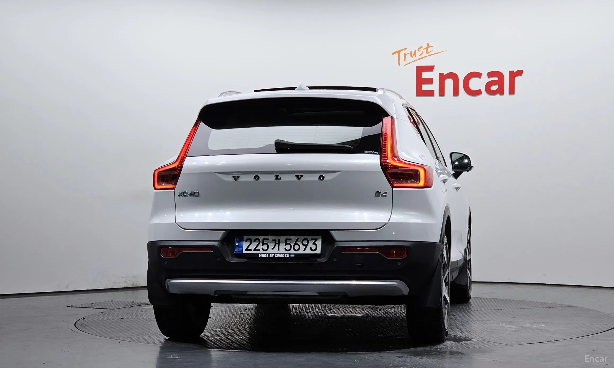 Volvo XC40 превью 4