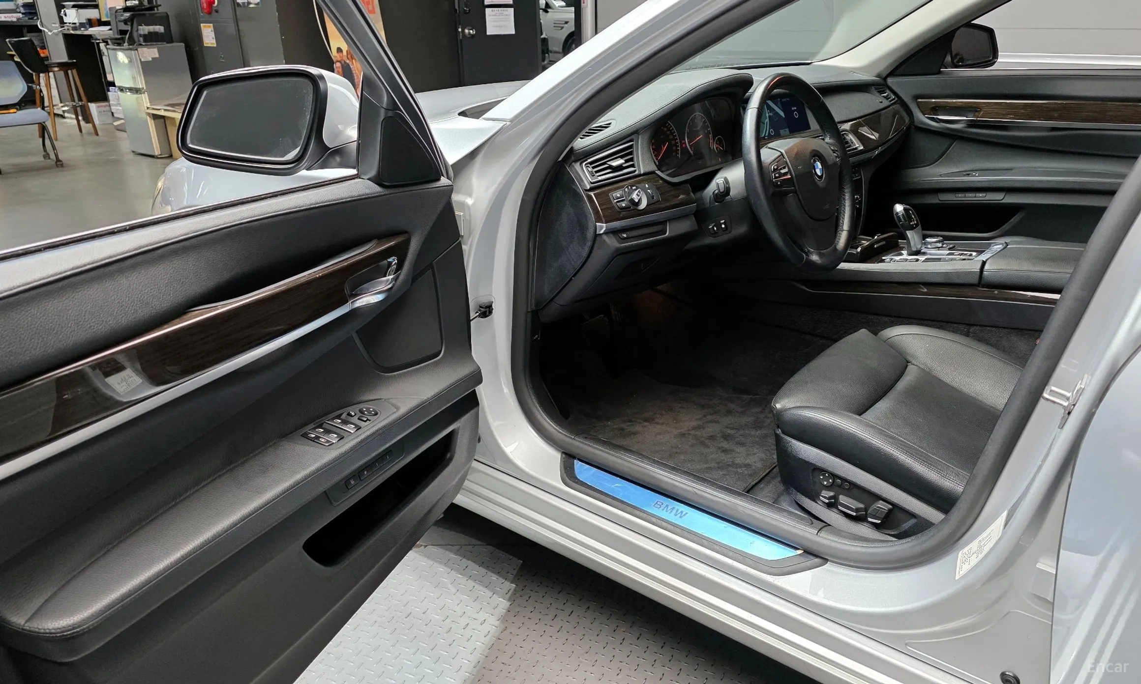 BMW 7 Series (F01) превью 10