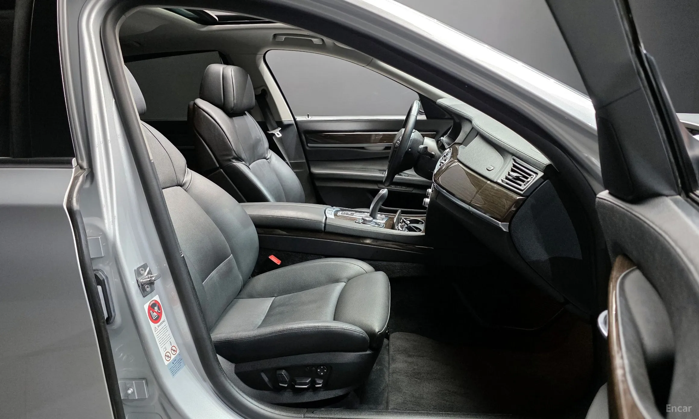 BMW 7 Series (F01) превью 11