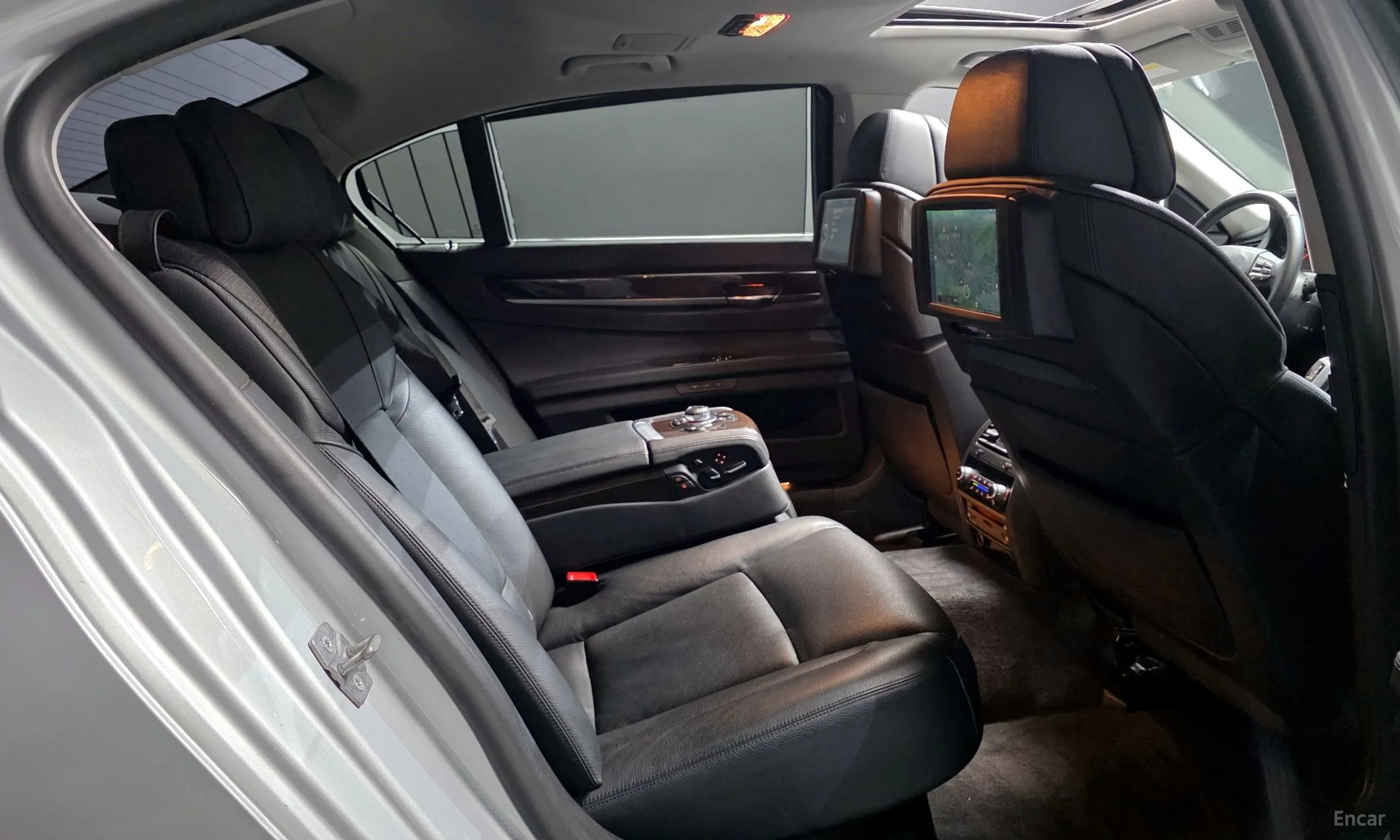BMW 7 Series (F01) превью 12