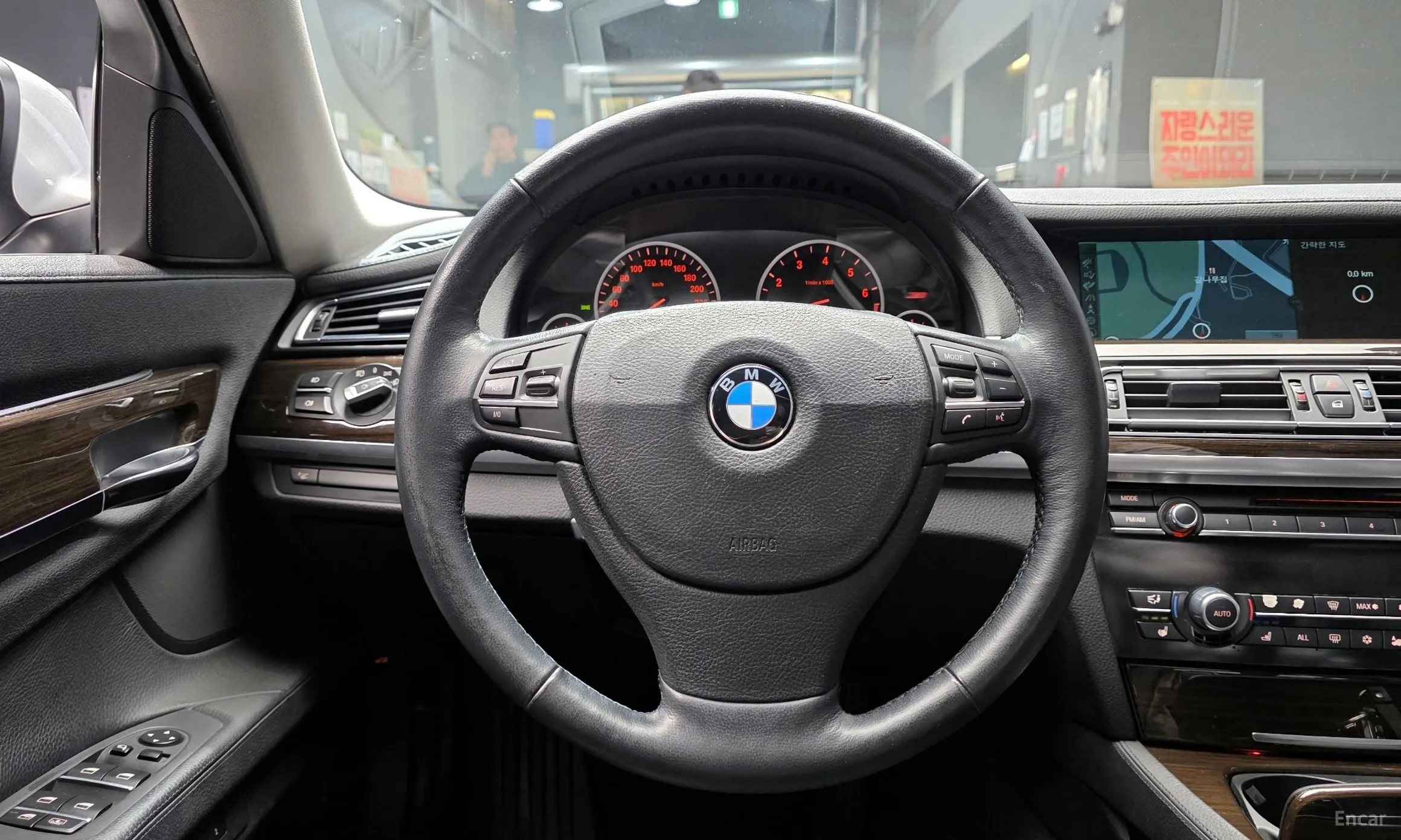 BMW 7 Series (F01) превью 13