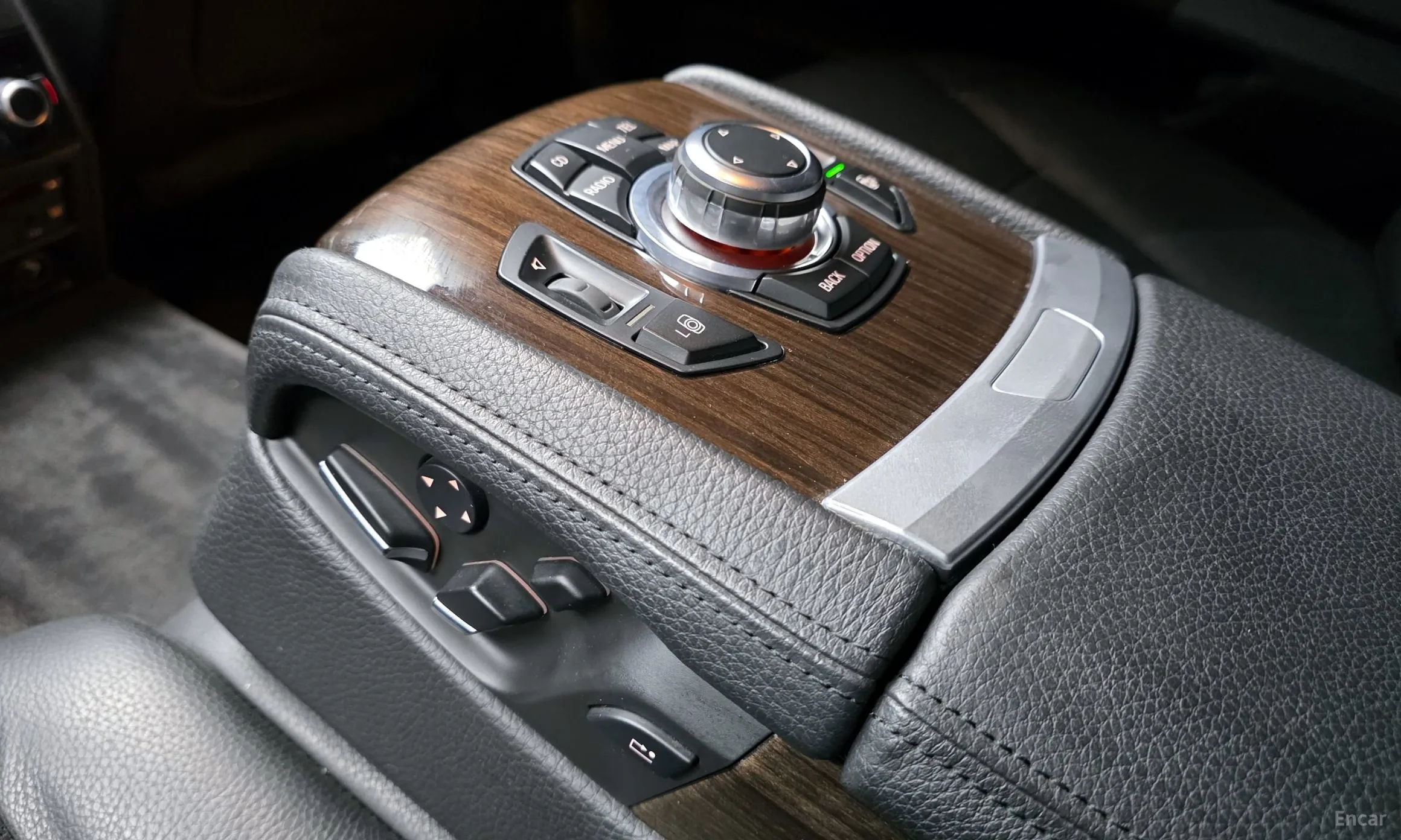 BMW 7 Series (F01) превью 18