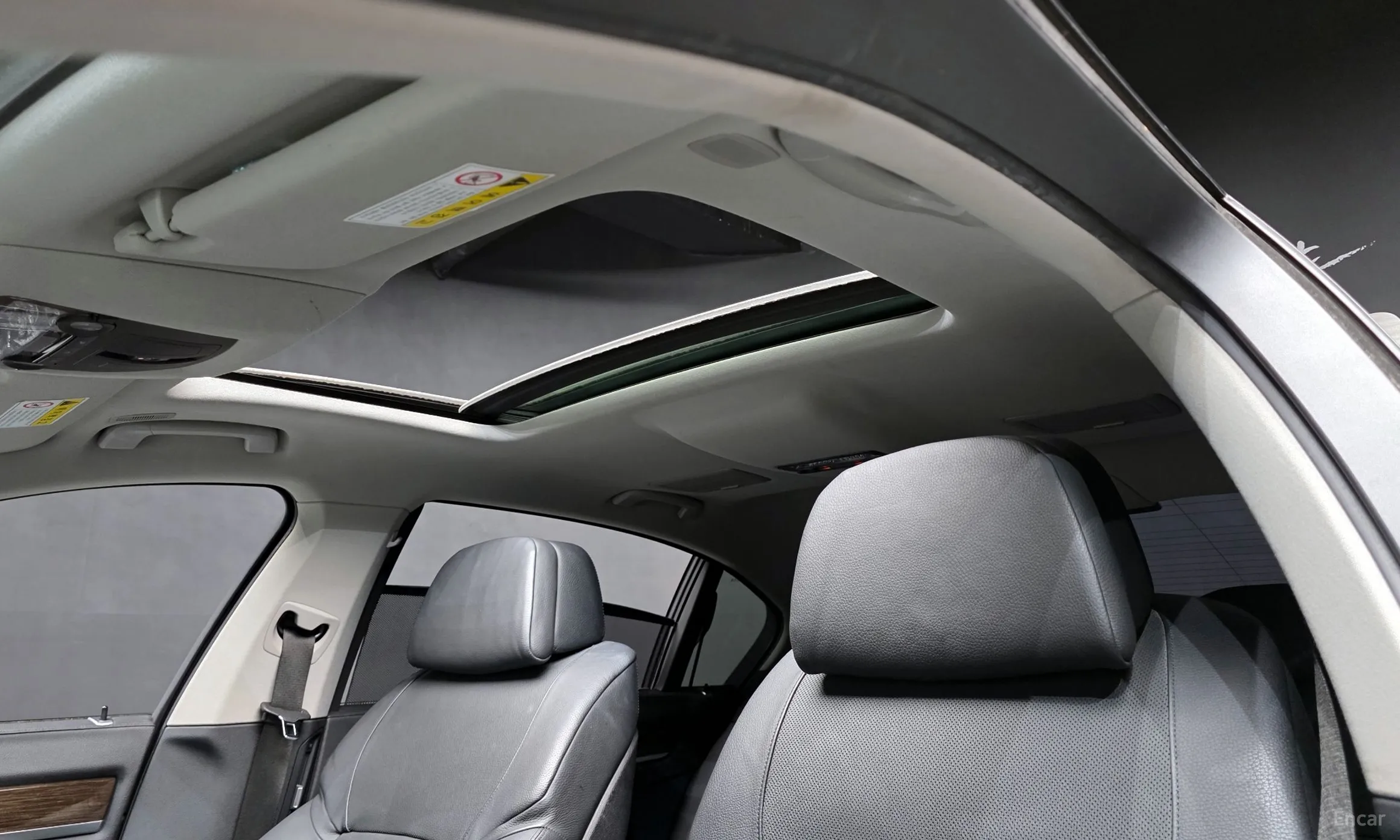 BMW 7 Series (F01) превью 19