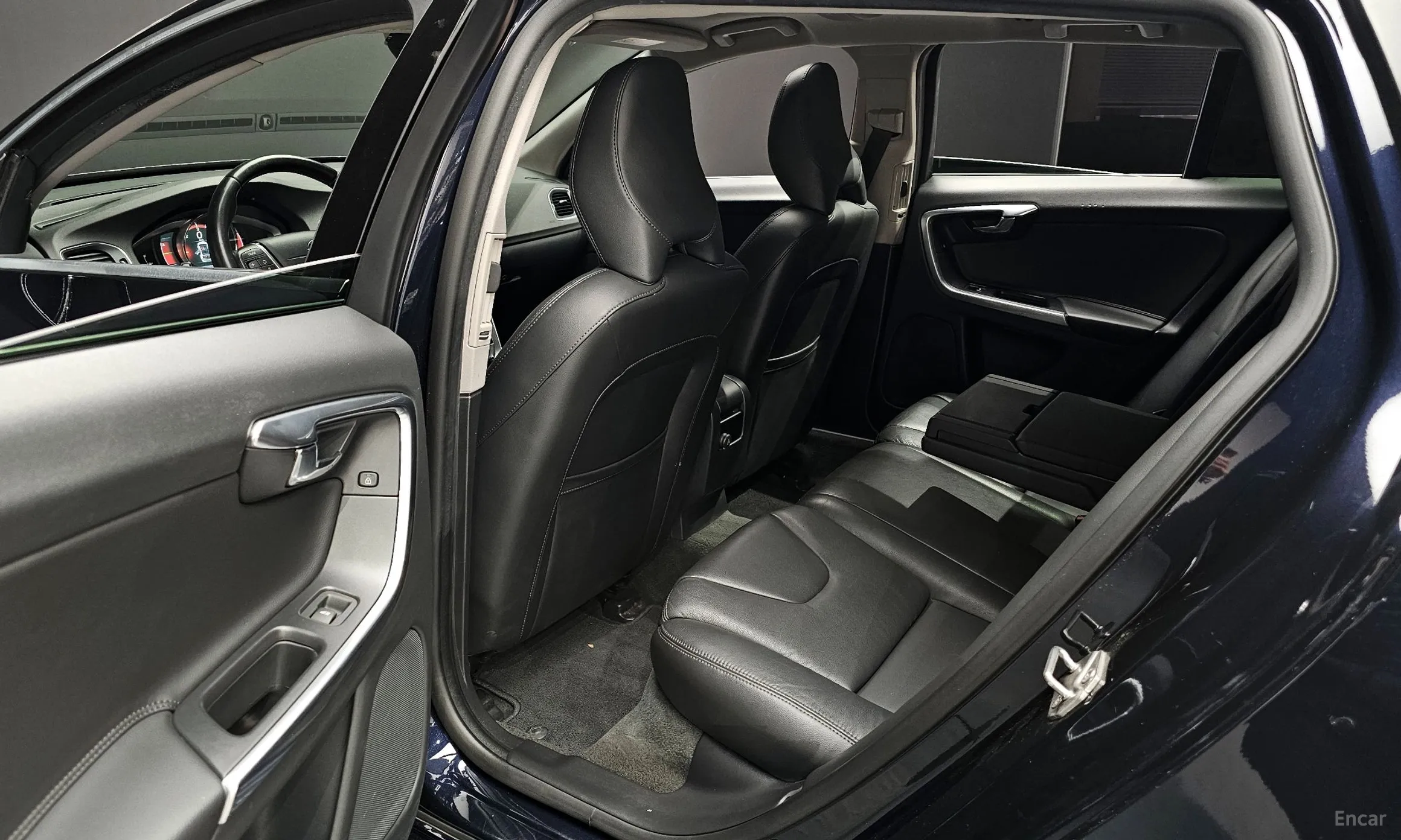 Volvo V60 превью 12