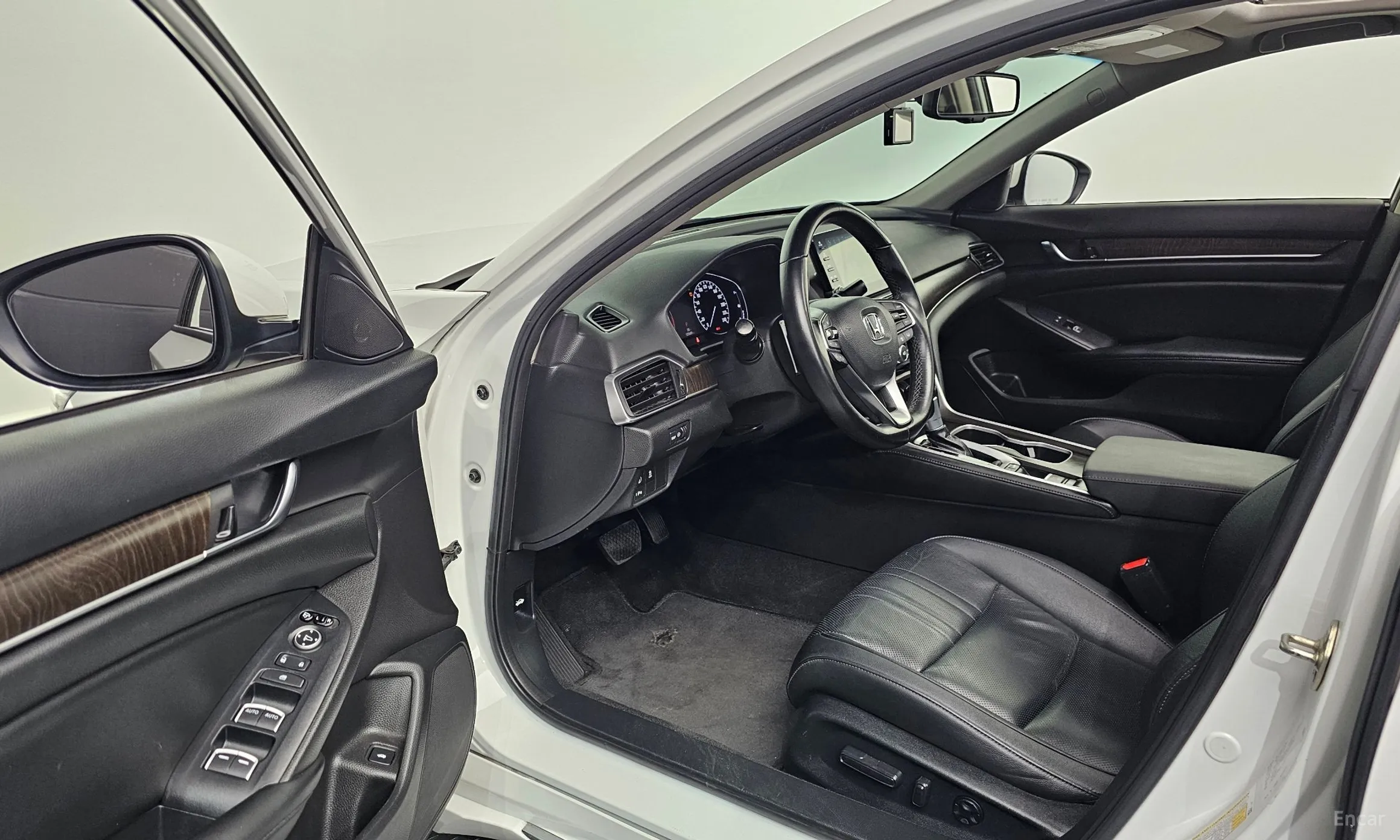Honda Accord 10th Generation превью 10