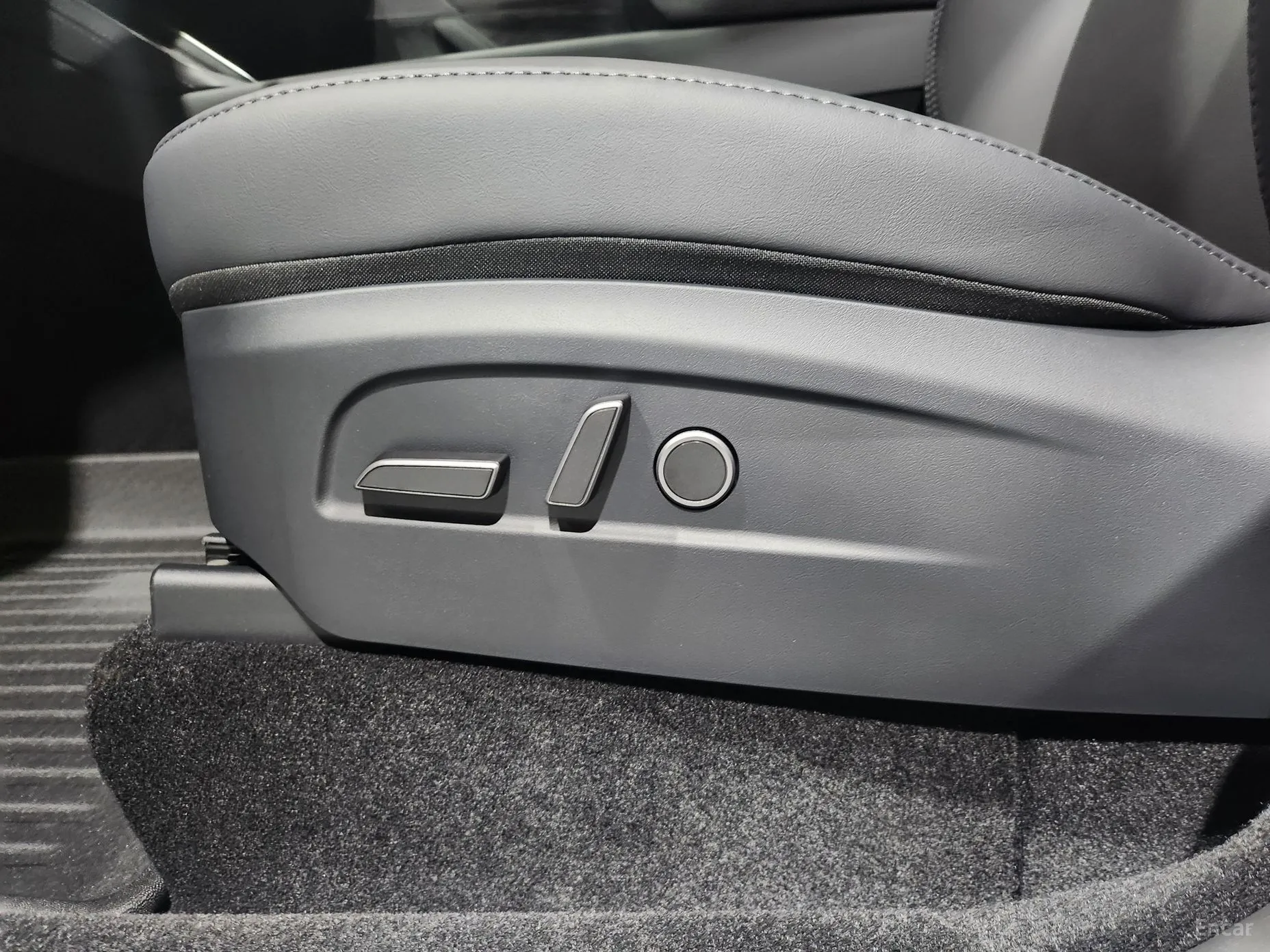 Tesla Model Y превью 14