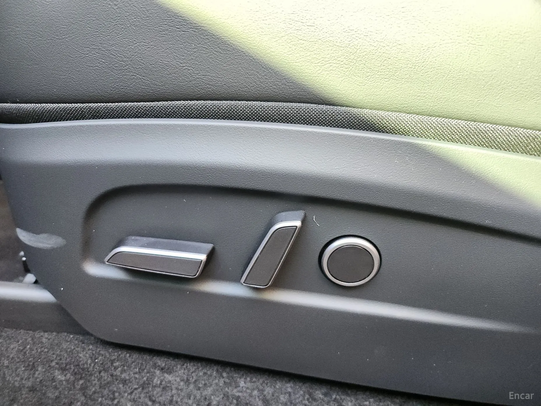 Tesla Model Y превью 17