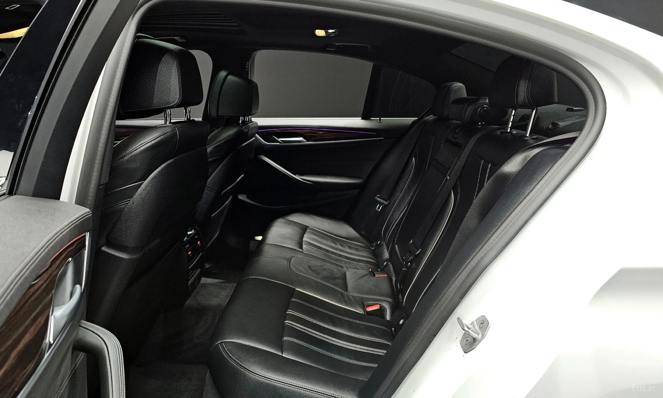 BMW 5 Series (G30) превью 11