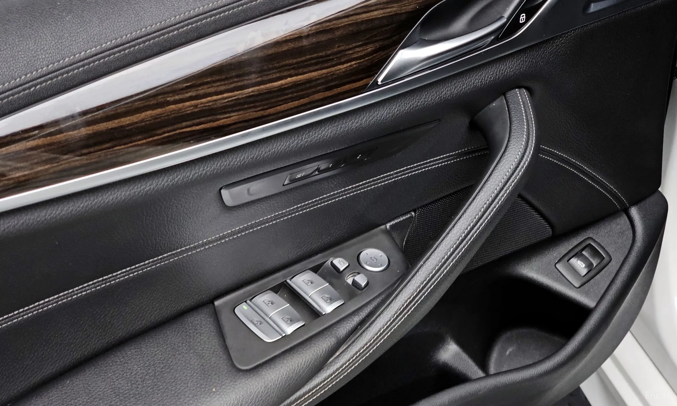 BMW 5 Series (G30) превью 19