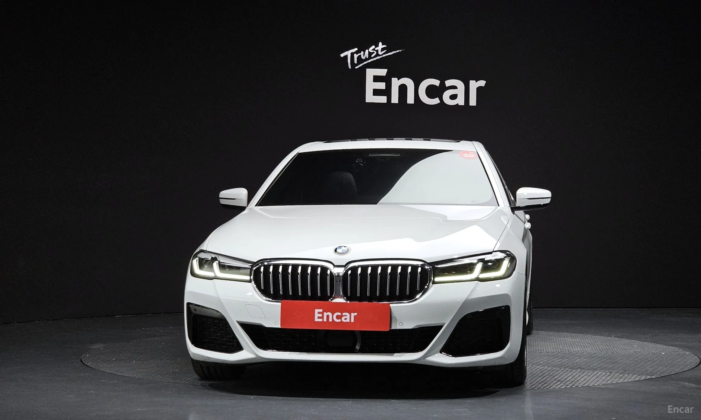 BMW 5 Series (G30) превью 3