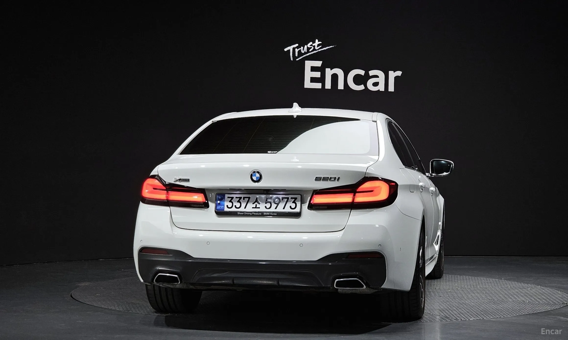 BMW 5 Series (G30) превью 4