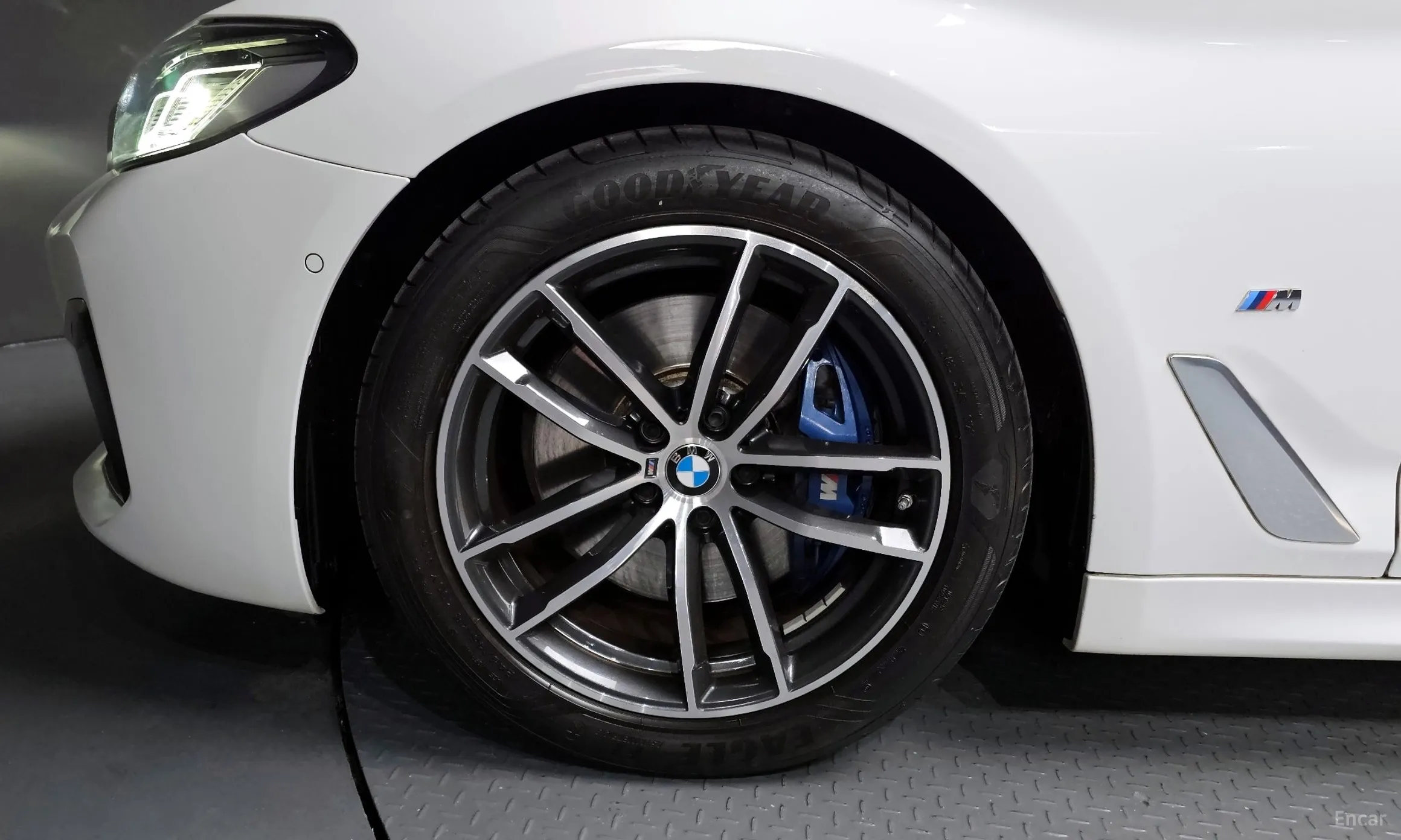 BMW 5 Series (G30) превью 5