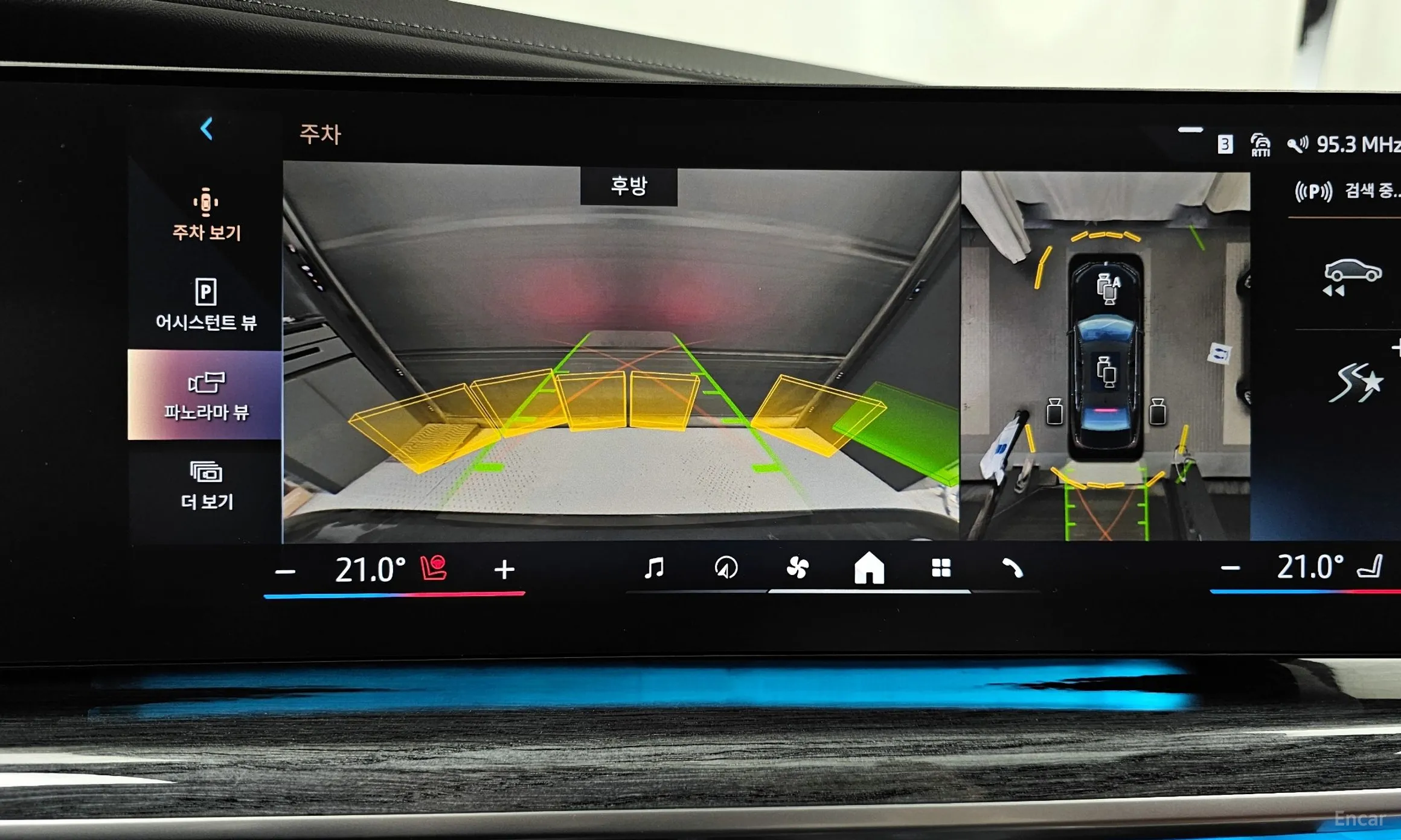 BMW 7 Series (G70) превью 15
