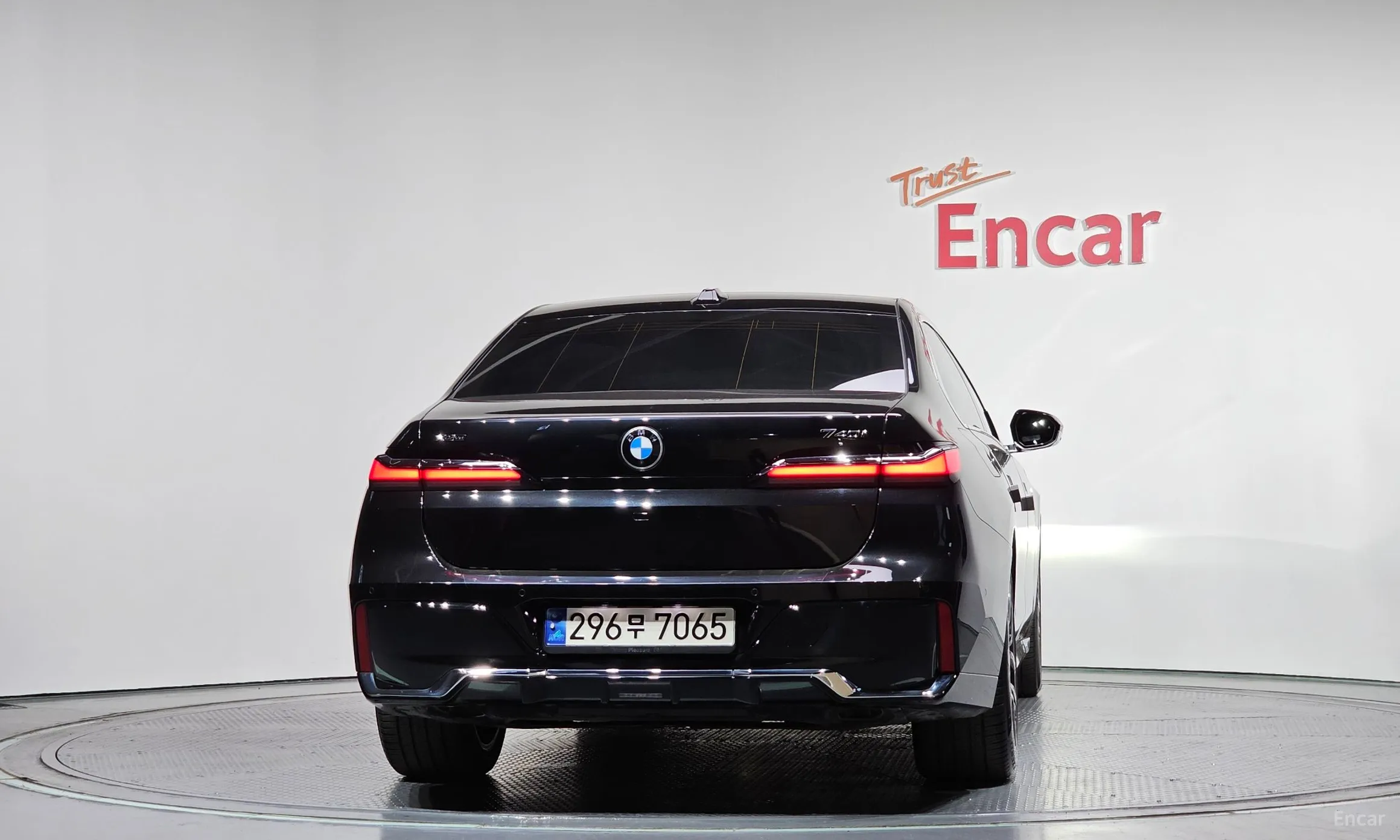 BMW 7 Series (G70) превью 4