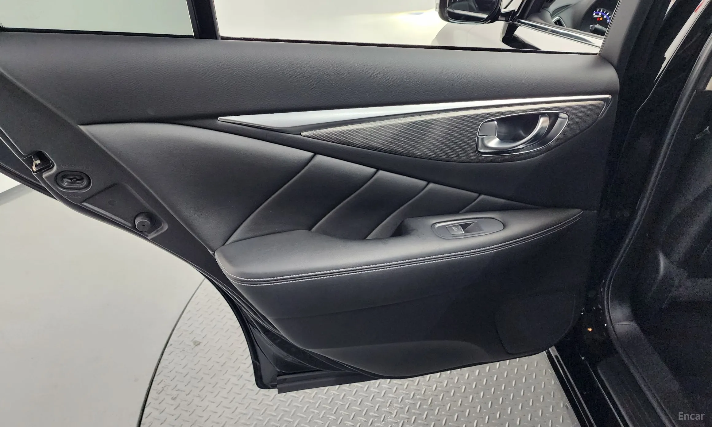 Infiniti Q50 превью 18