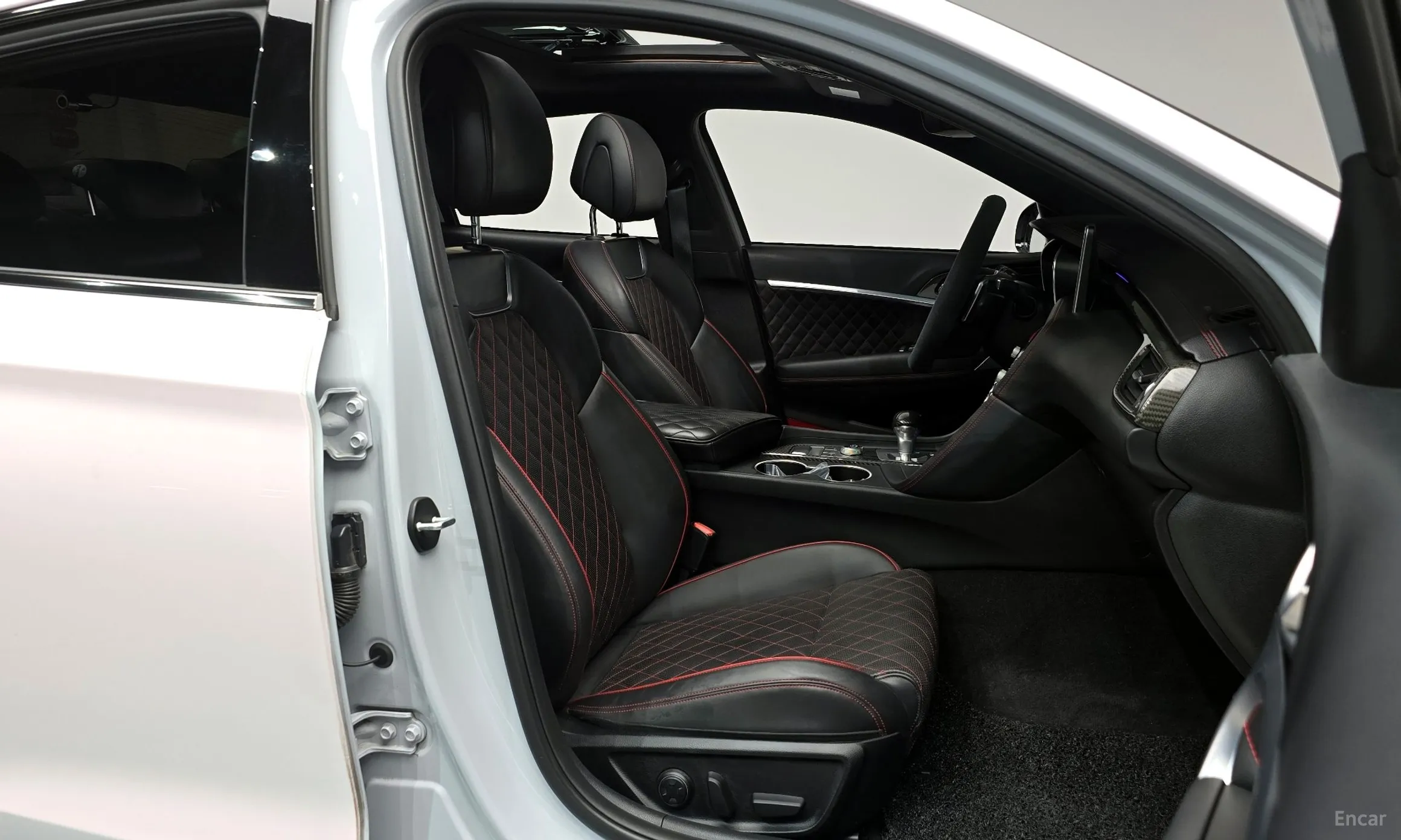 Genesis G70 превью 11