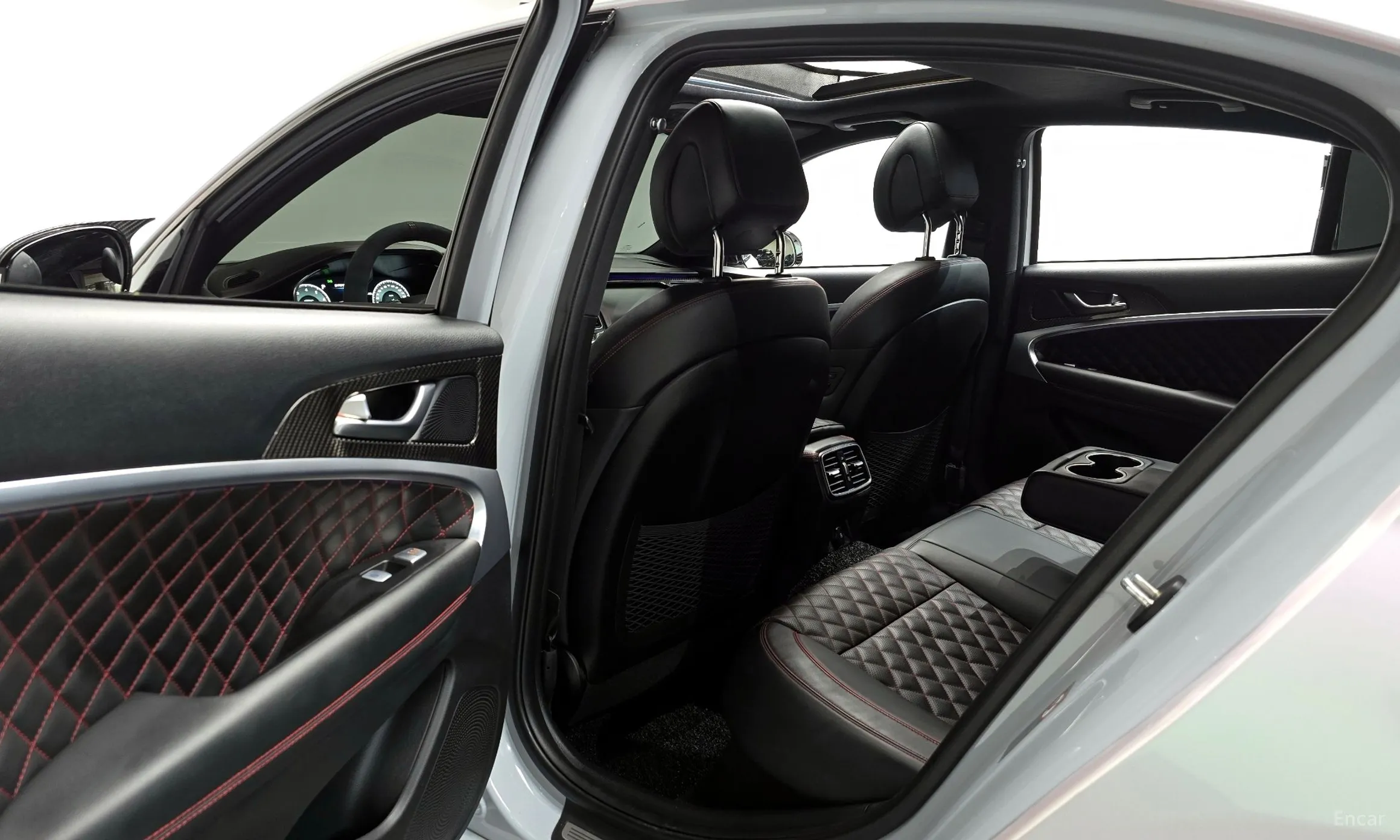 Genesis G70 превью 12