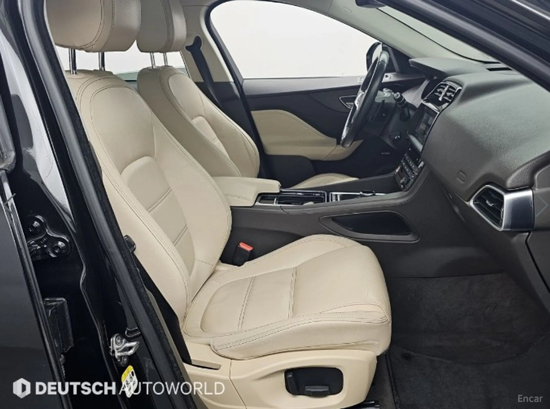Jaguar F-PACE превью 10
