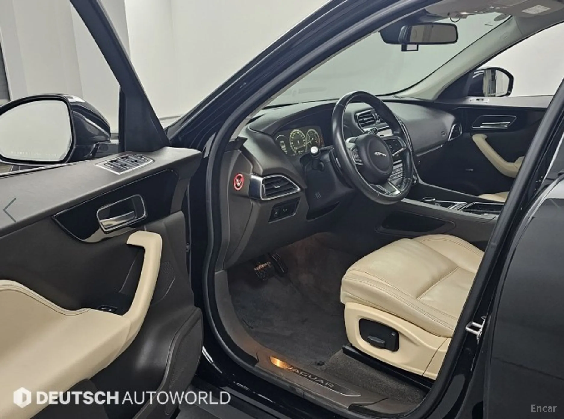 Jaguar F-PACE превью 11