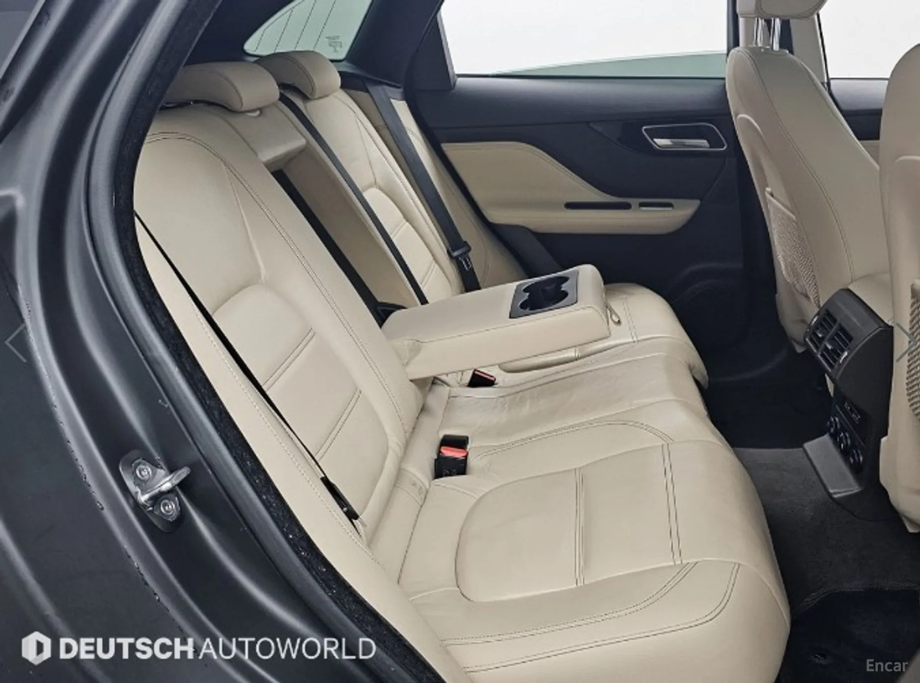 Jaguar F-PACE превью 12