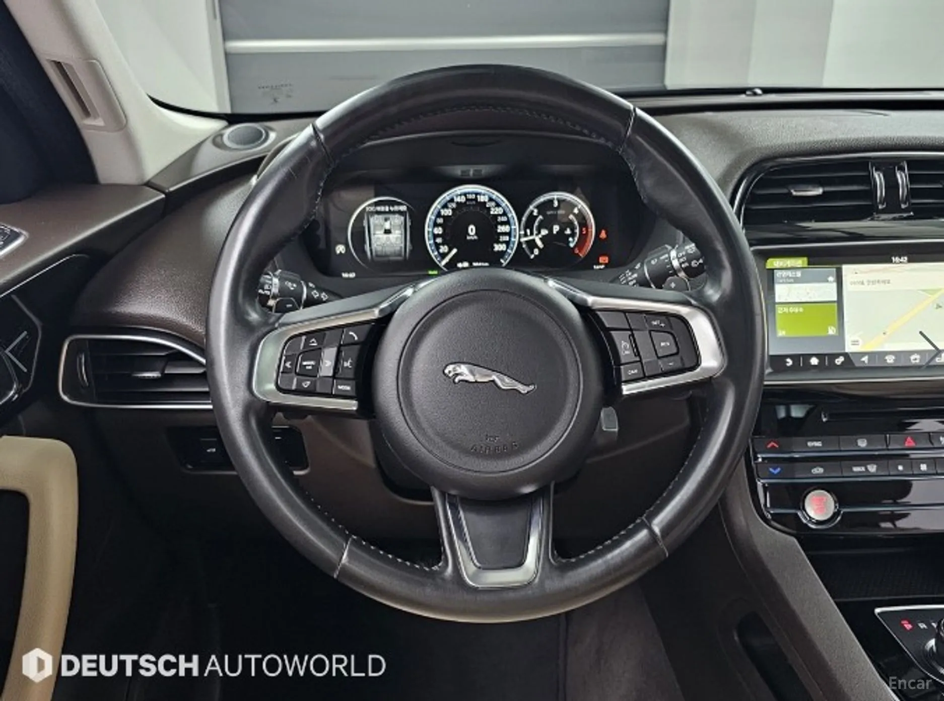 Jaguar F-PACE превью 13