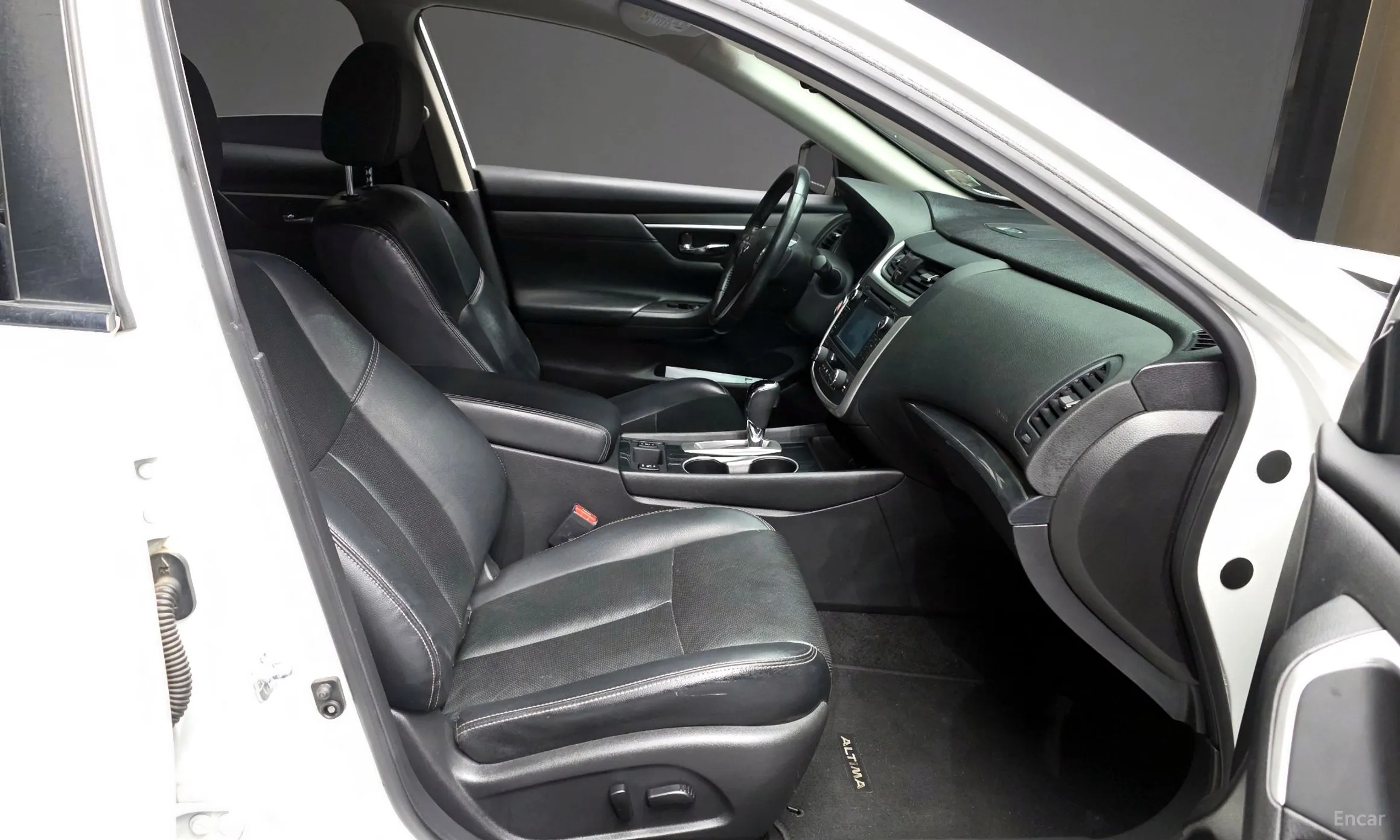 Nissan Altima превью 12