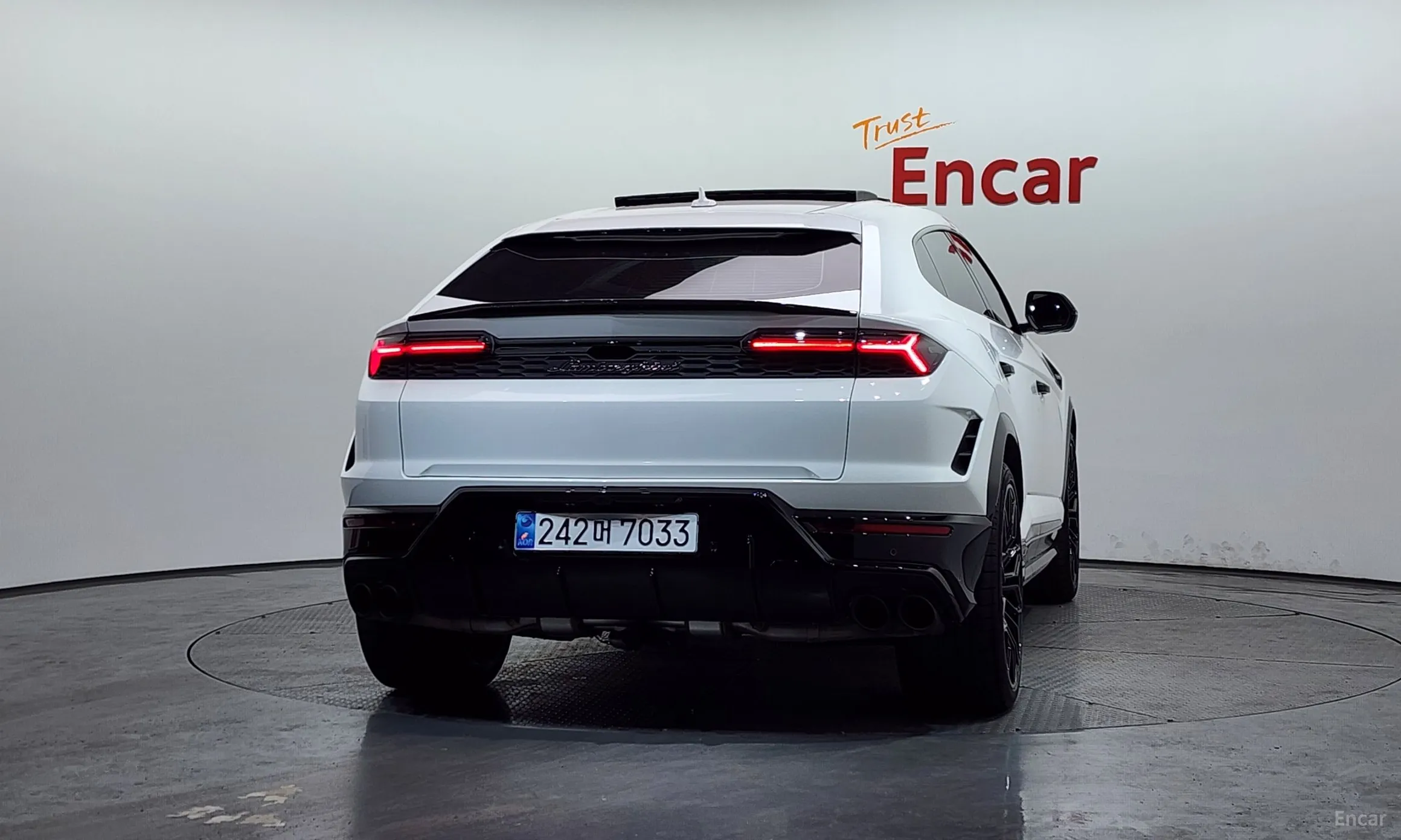 Lamborghini Urus превью 4