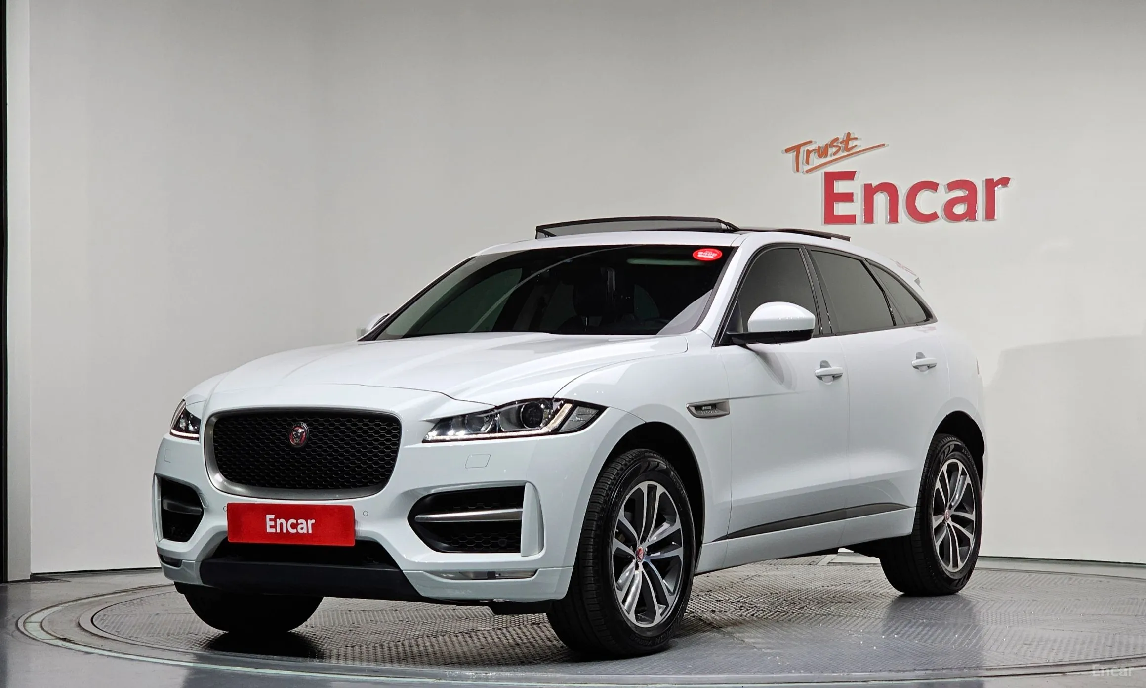 Jaguar F-PACE