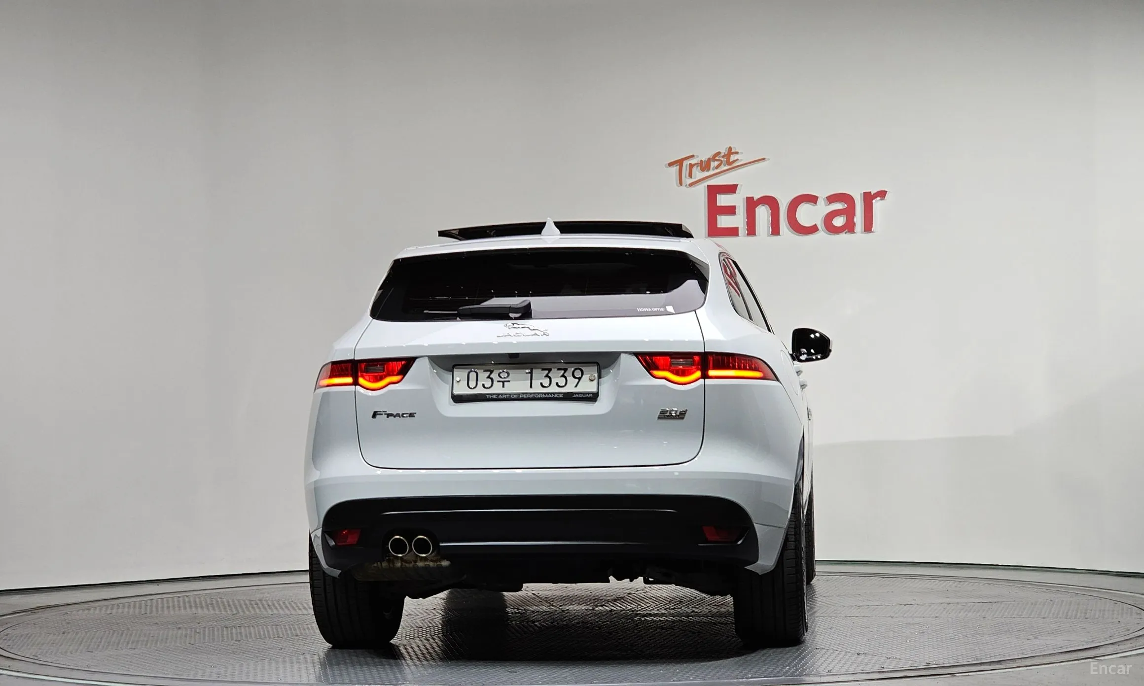 Jaguar F-PACE превью 4