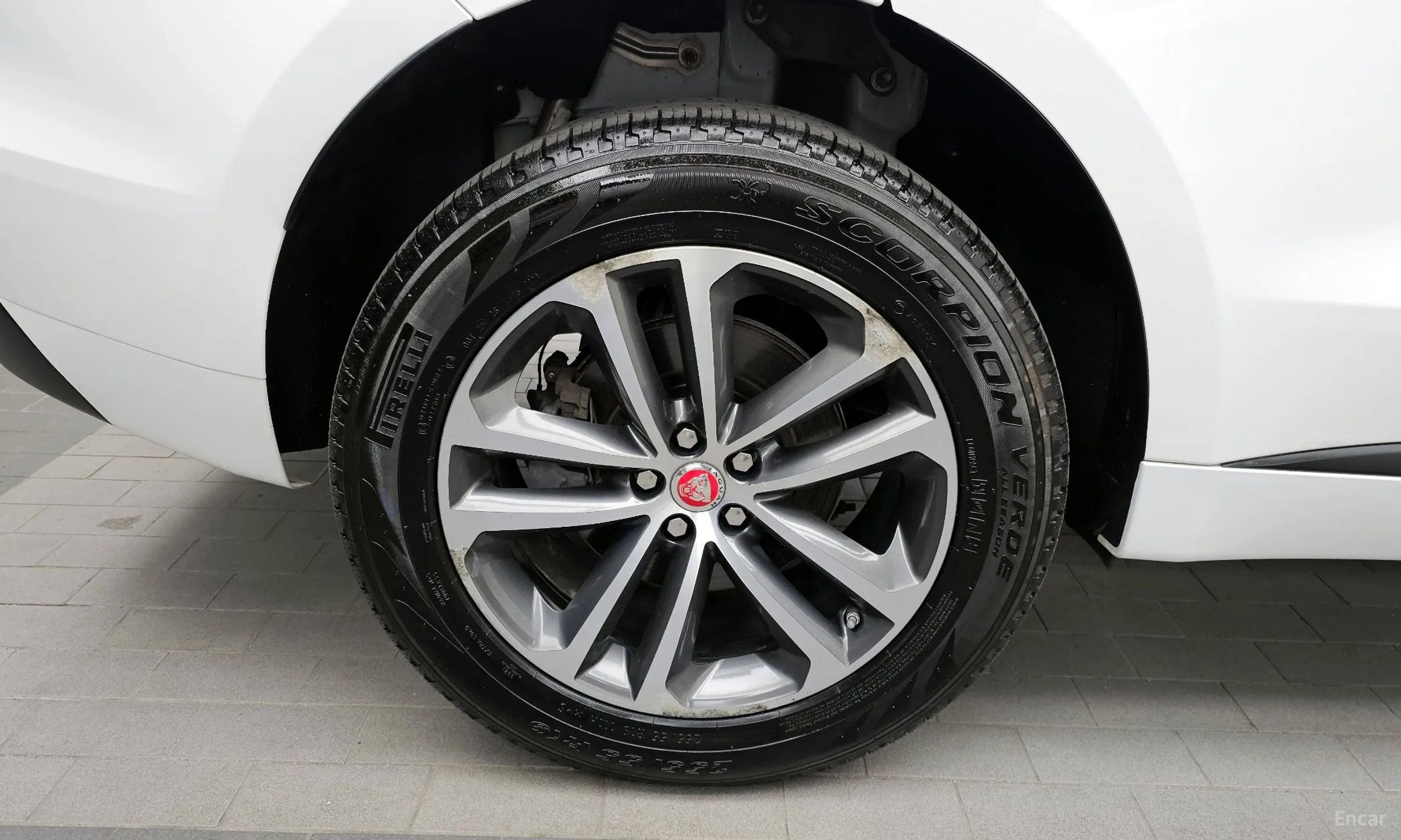 Jaguar F-PACE превью 5