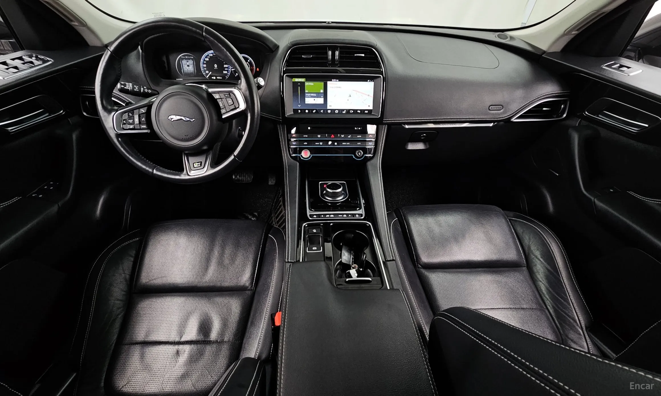 Jaguar F-PACE превью 7