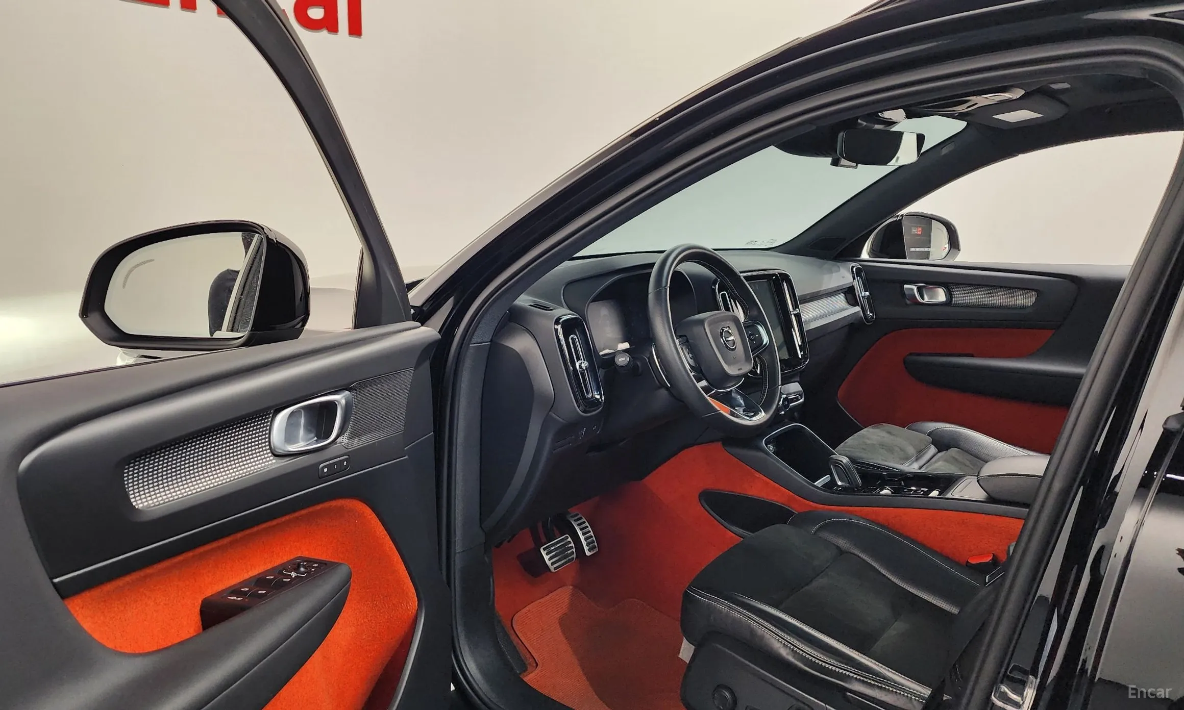 Volvo XC40 превью 10