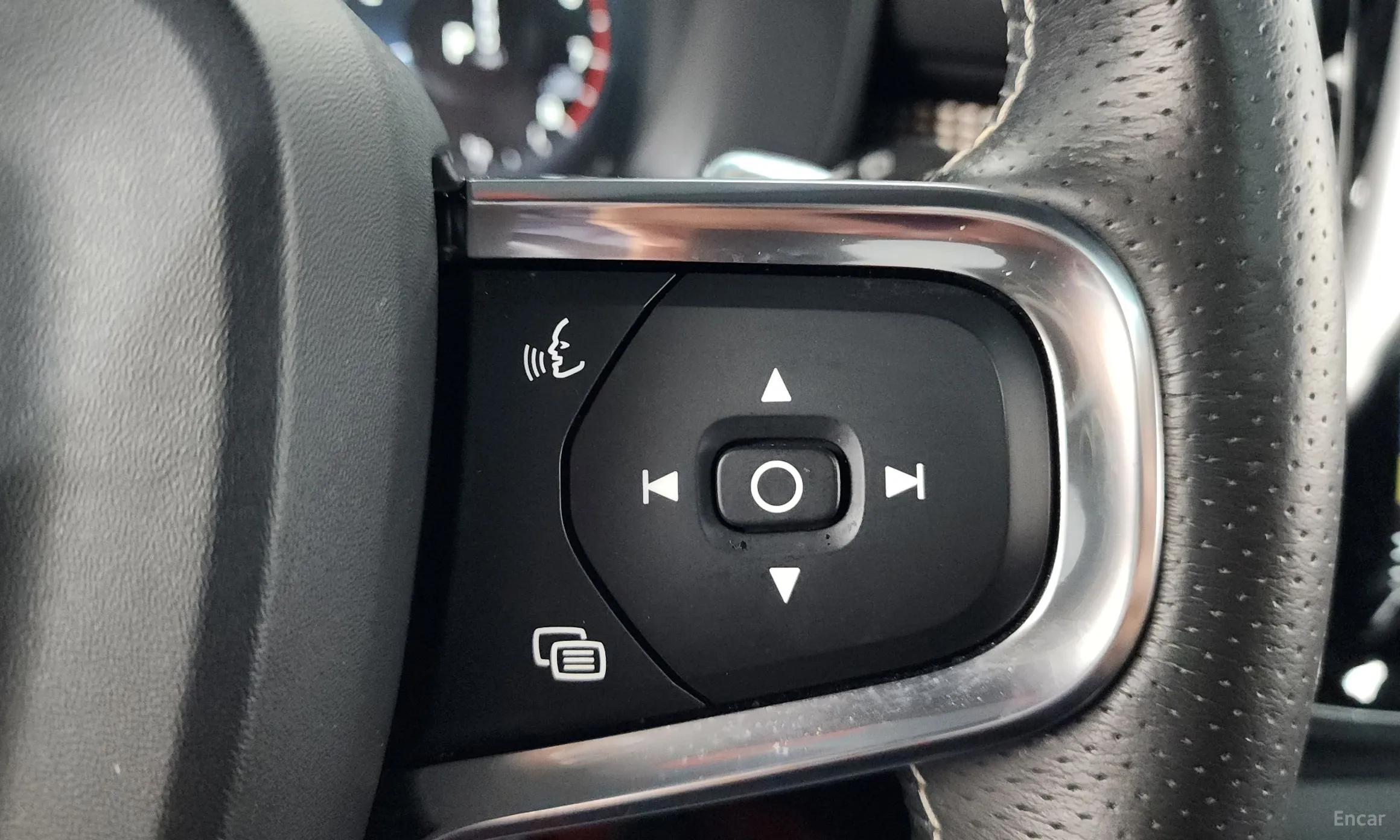 Volvo XC40 превью 15