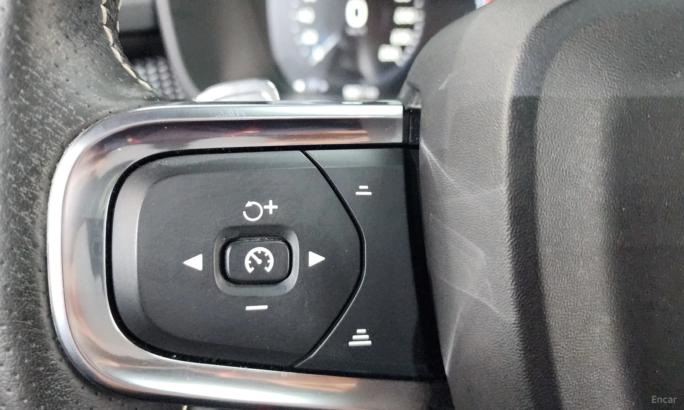 Volvo XC40 превью 16