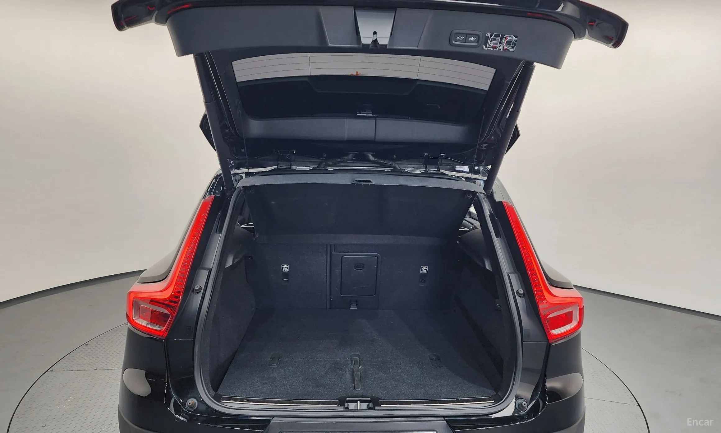 Volvo XC40 превью 19