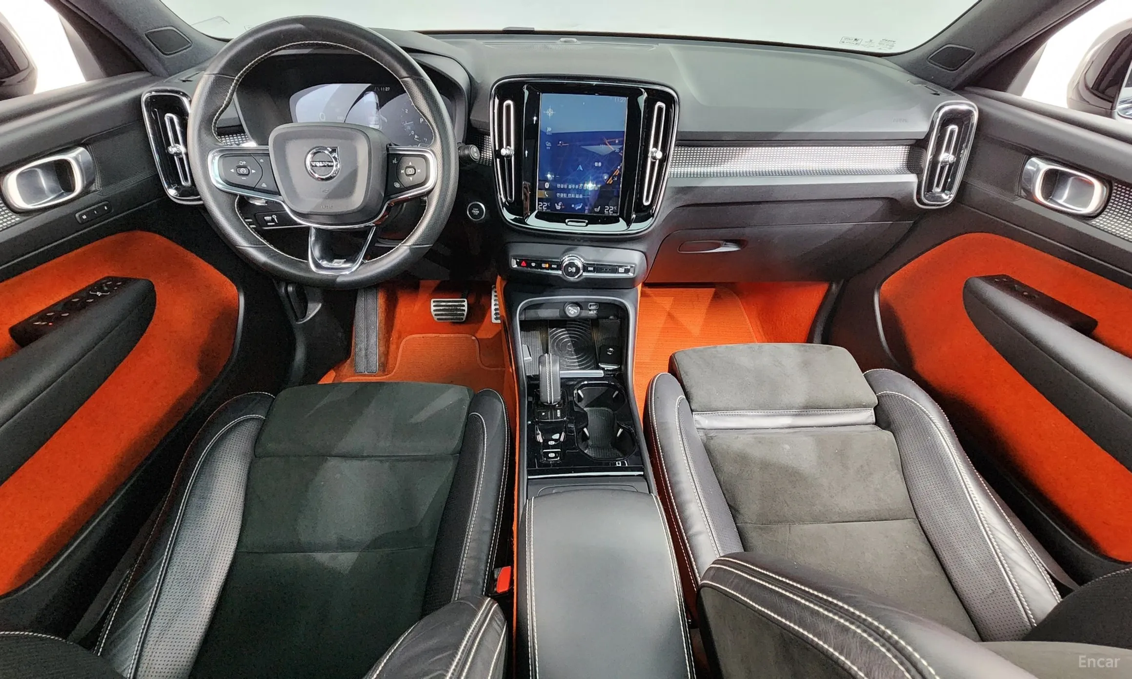Volvo XC40 превью 7