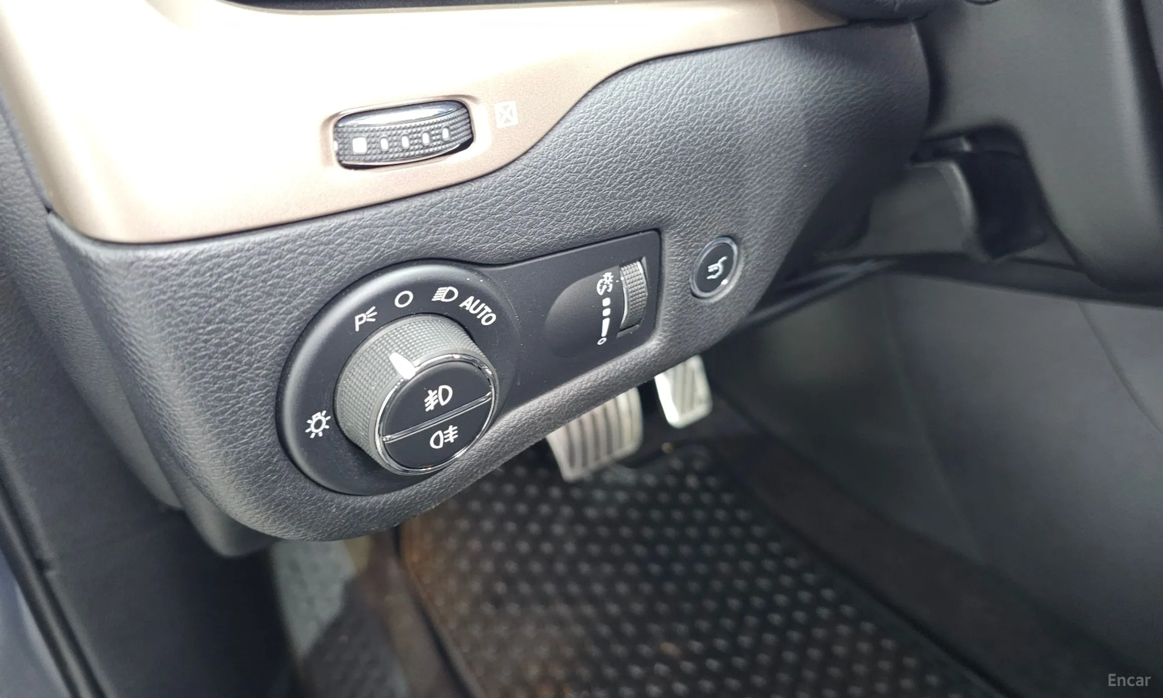 Jeep Cherokee (KL) превью 17