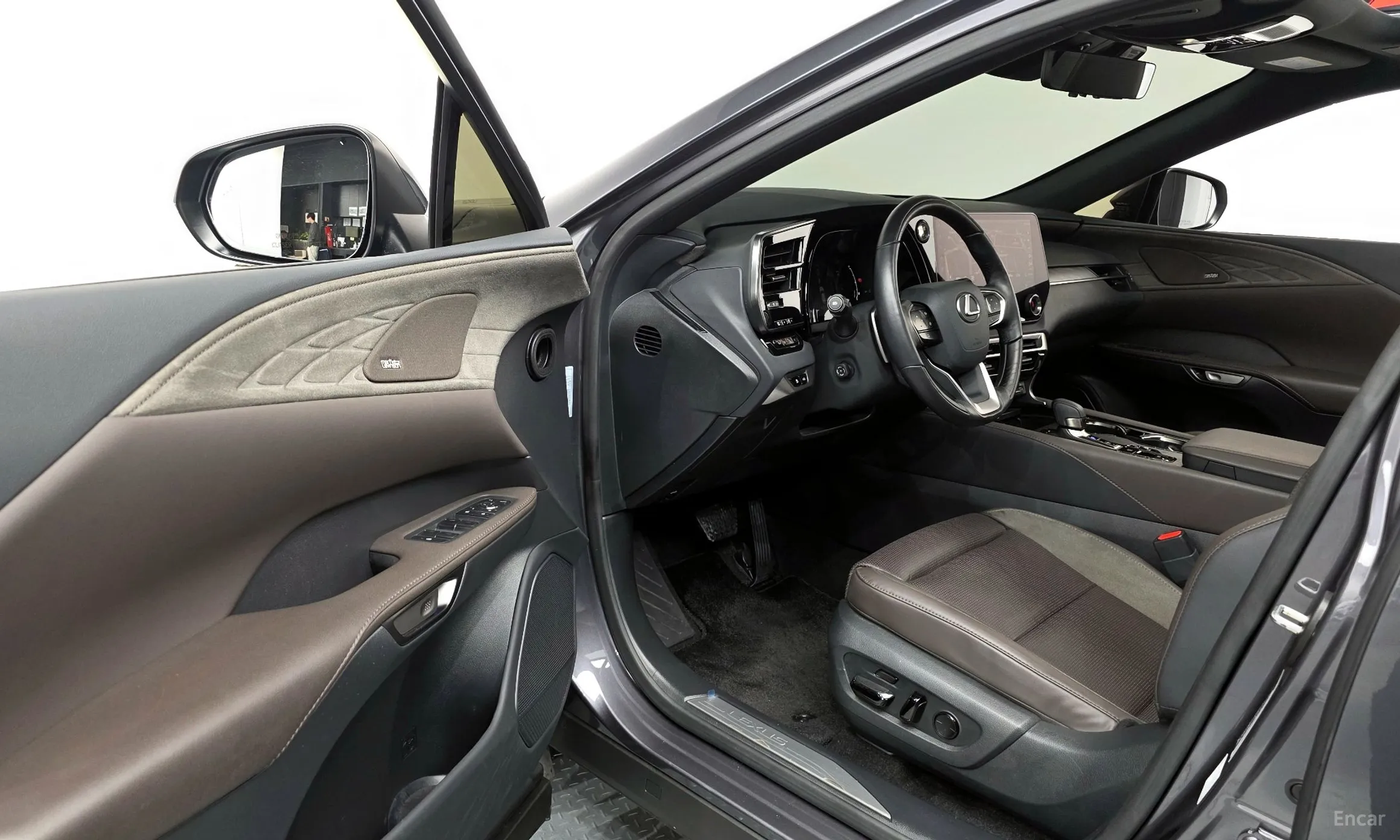 Lexus RX450h + 5th Gen превью 10