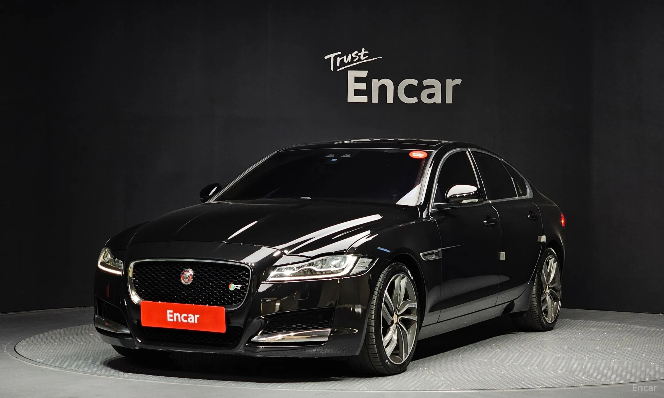 Jaguar XF (x260)