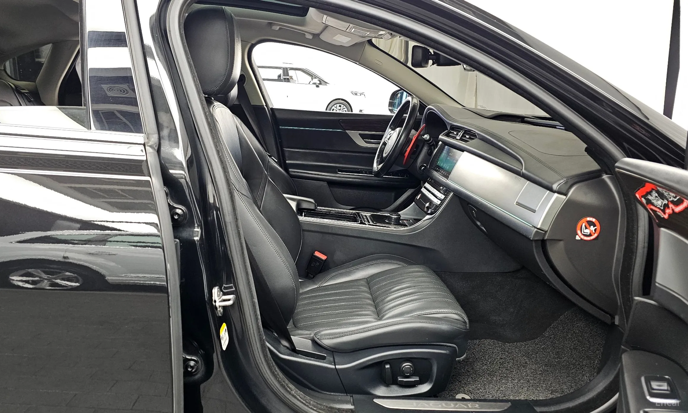 Jaguar XF (x260) превью 11