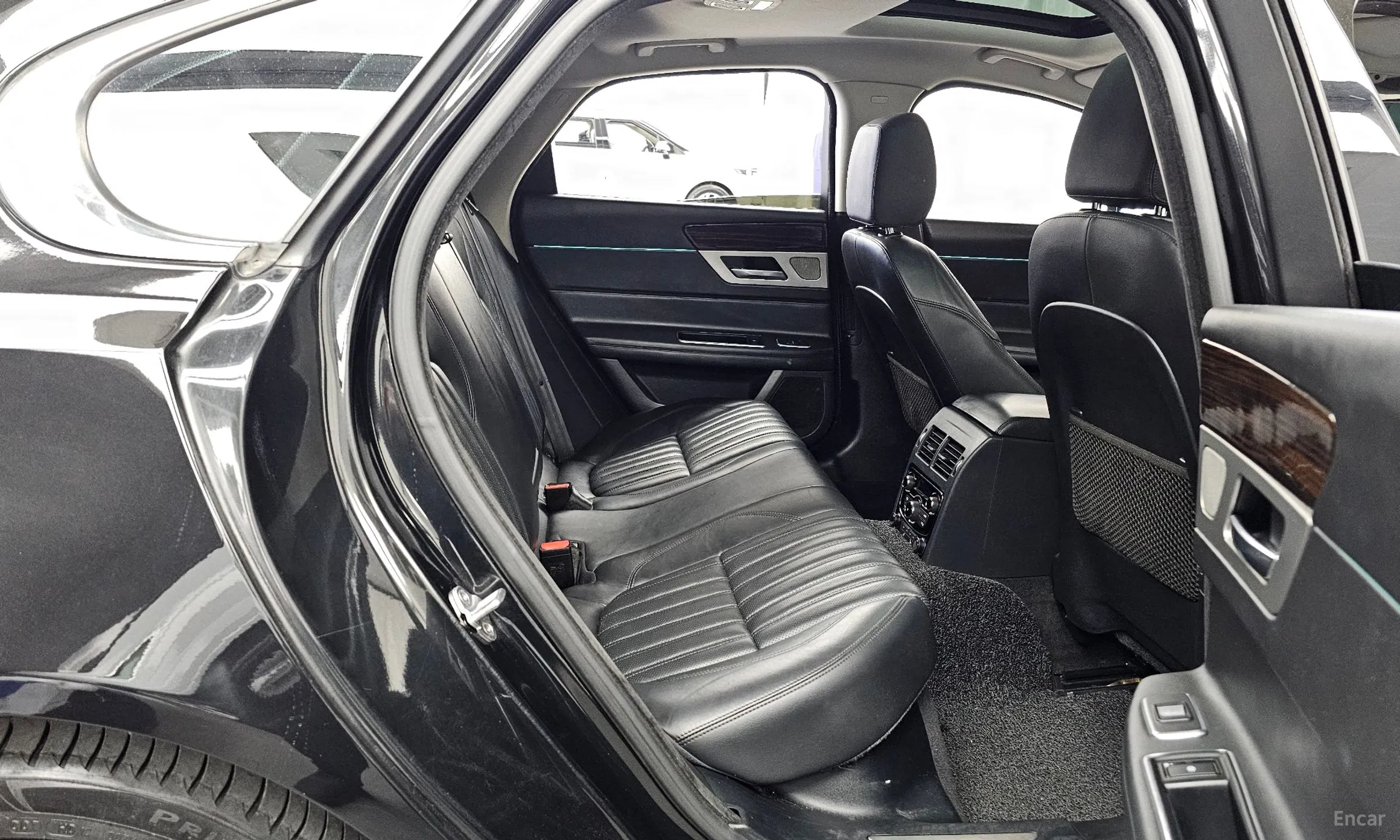 Jaguar XF (x260) превью 12