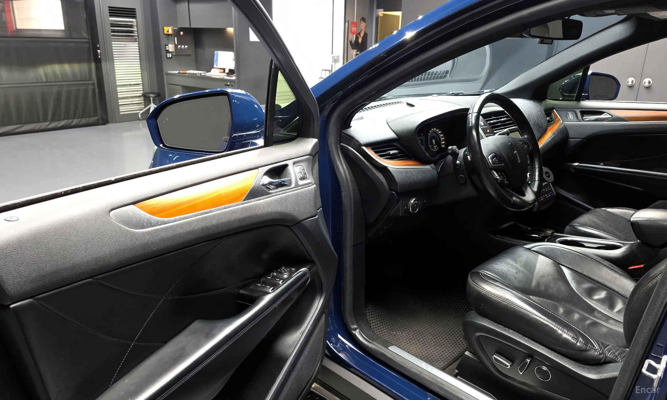 Lincoln MKC превью 10